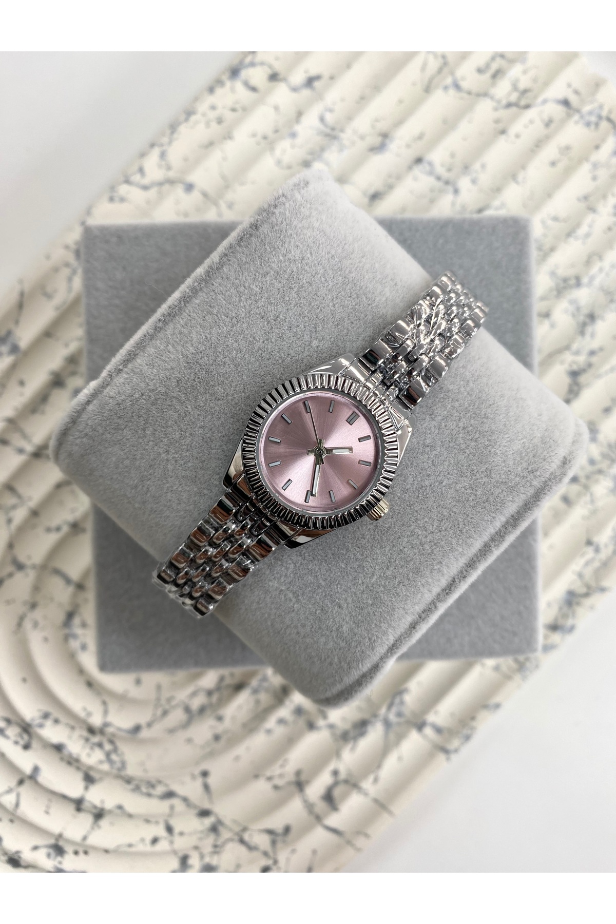 Coliseum  Minimal Yuvarlak Klasik İçi Pembe Gümüş Kadın Kol Saati - Görsel 2