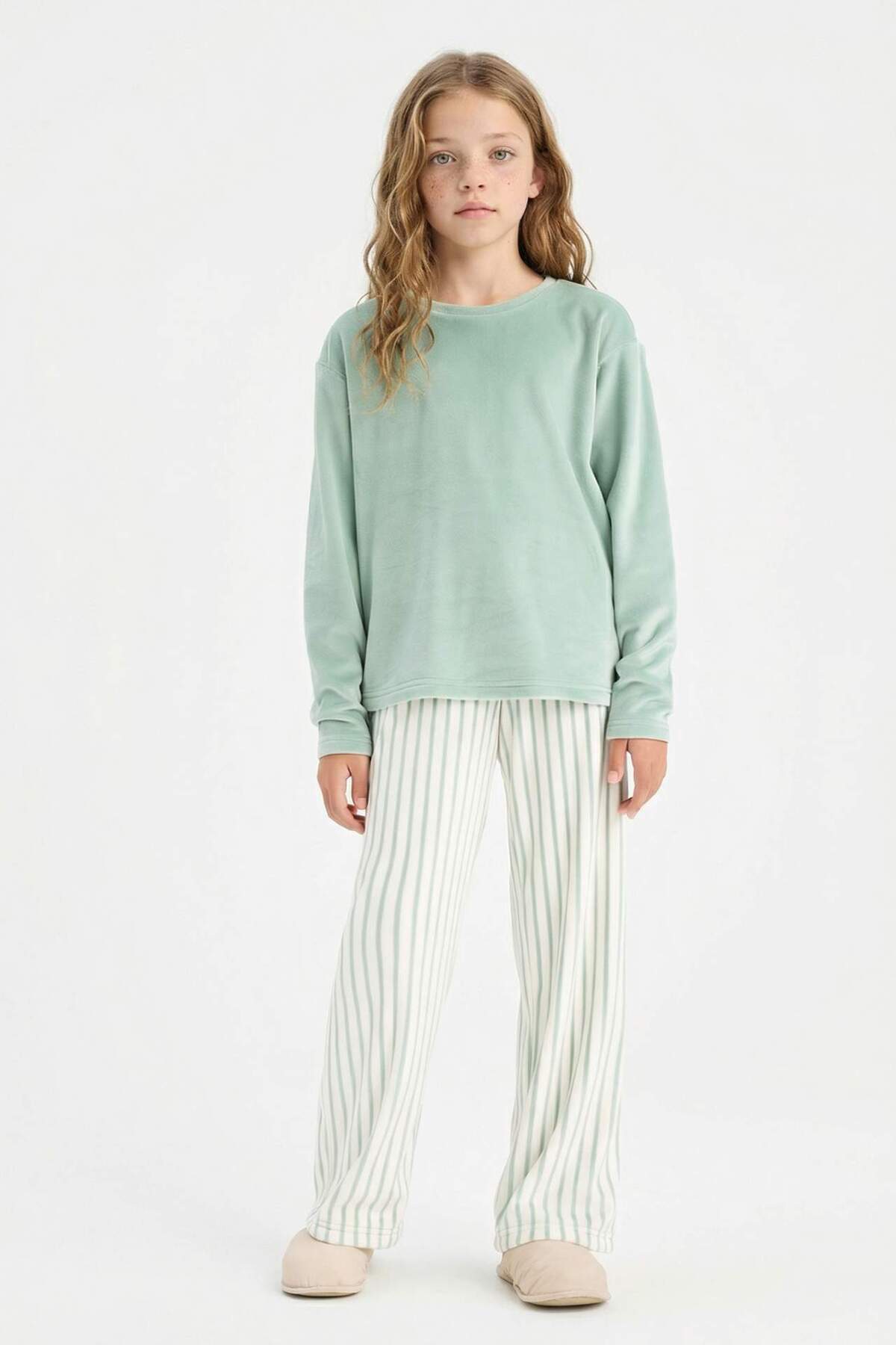 Kız Çocuk Pijama Takımı Polar Uzun Kollu Üst Uzun Alt D1068A824WN