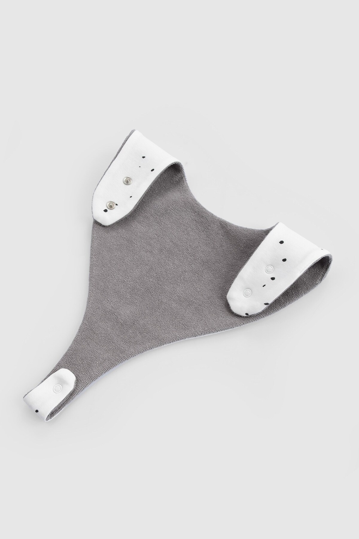 Little Gusto Sıvı Geçirmez Emzik Tutuculu Önlük Beyaz Cosmos Desen Organik Pamuk fotoğrafı 4 (önizleme)