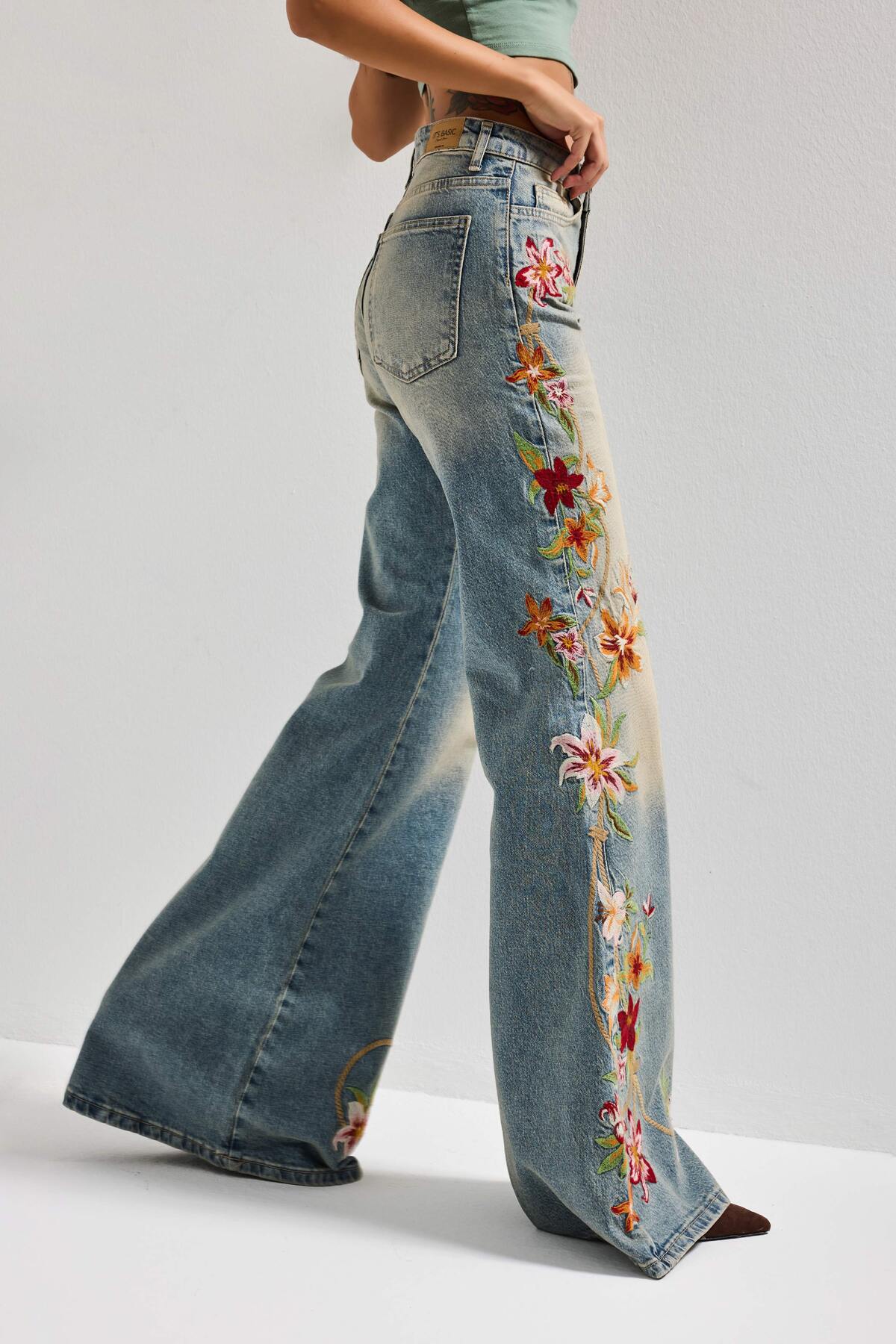 it's basic  Kadın T.Kot Rengi 4s6-32 Flare Fit Elastan Kumaş Özel Nakış Detaylı Tasarım Denim Jean - Görsel 5