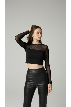 Giyimyol Siyah Tül Detaylı Uzun Kollu Crop Bluz