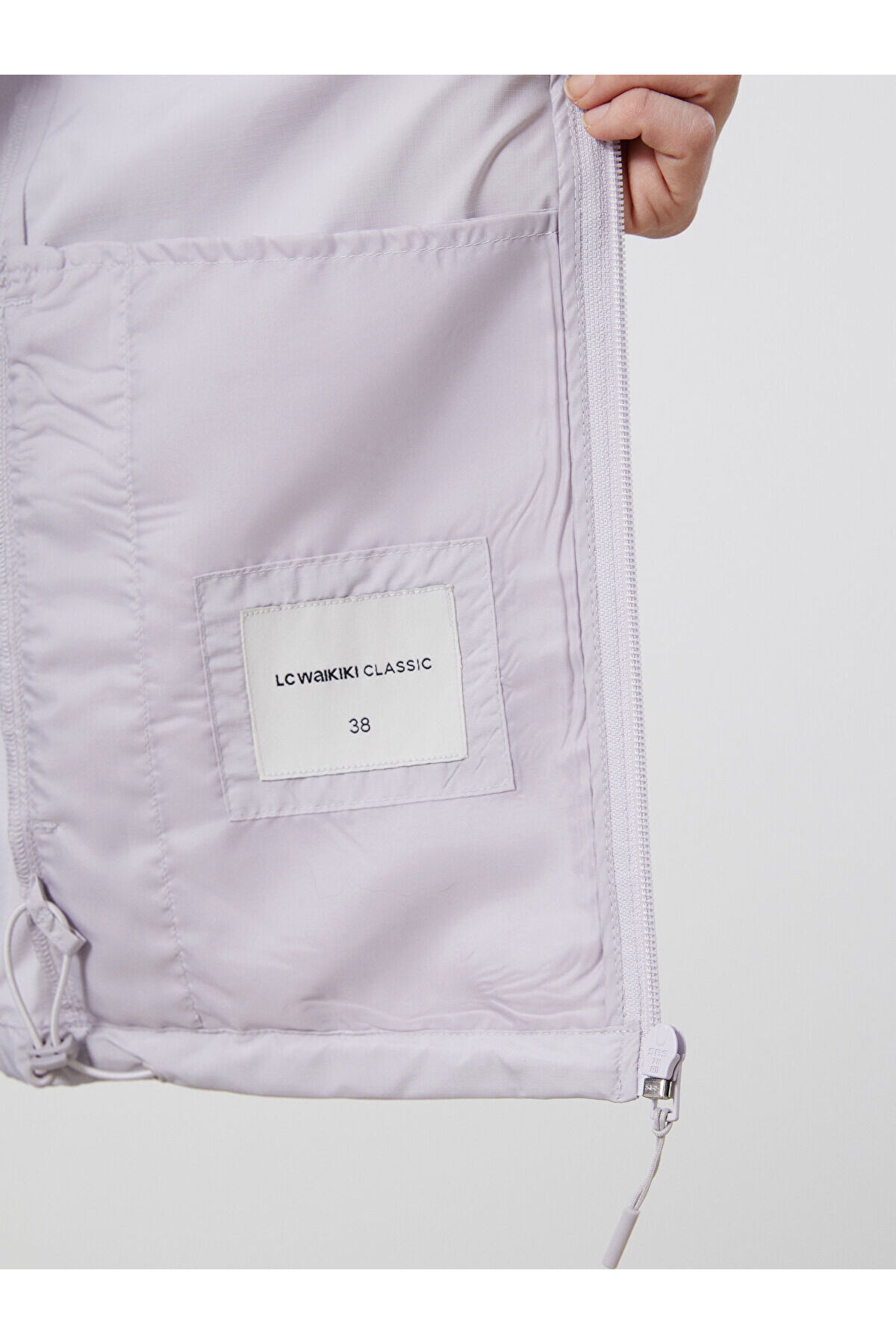 LC Waikiki  Seray Yeni Sezon Kapüşonlu Kadın Yağmurluk - Görsel 3