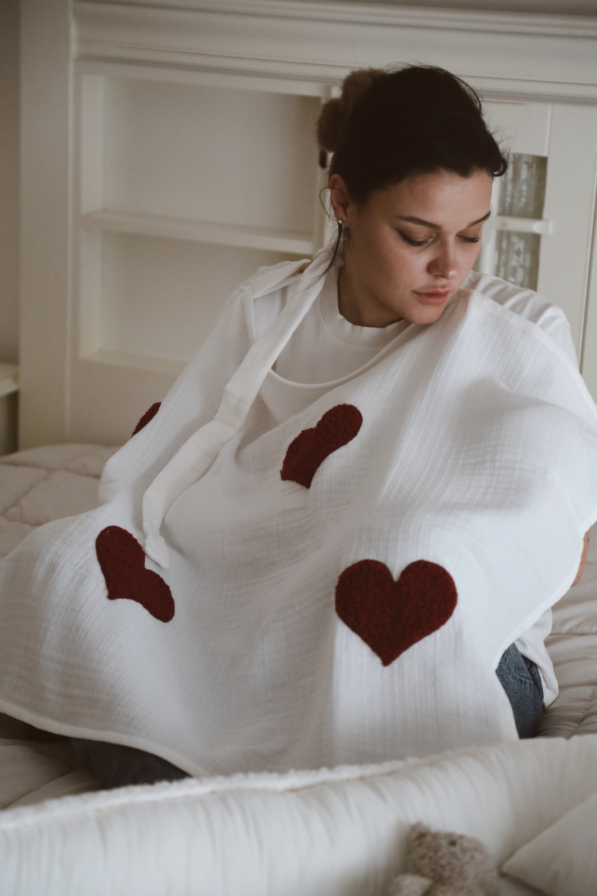 dery baby TAŞIMAK SİHİRDİR DERY BABY DÖRT KAT MÜSLİN TEDDY KIRMIZI KALP EMZİRME ÖNLÜĞÜ fotoğrafı 6 (önizleme)