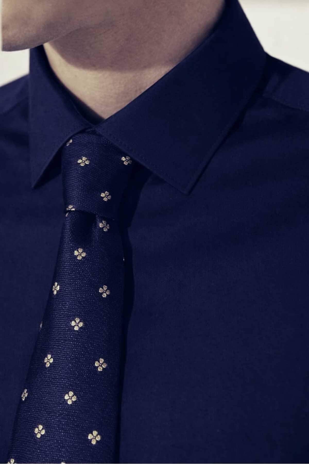 Slim Fit Dar Kesim Düz Sert Yaka Uzun Kollu Kolay Ütü Dört Mevsim LACİ ERKEK Gömlek — سرمه‌ای 1100 — تصویر 3 از 8