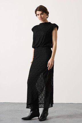 cemo Dantel İşlemeli Yarım Dik Yaka Yırtmaçlı Kolsuz Elbise