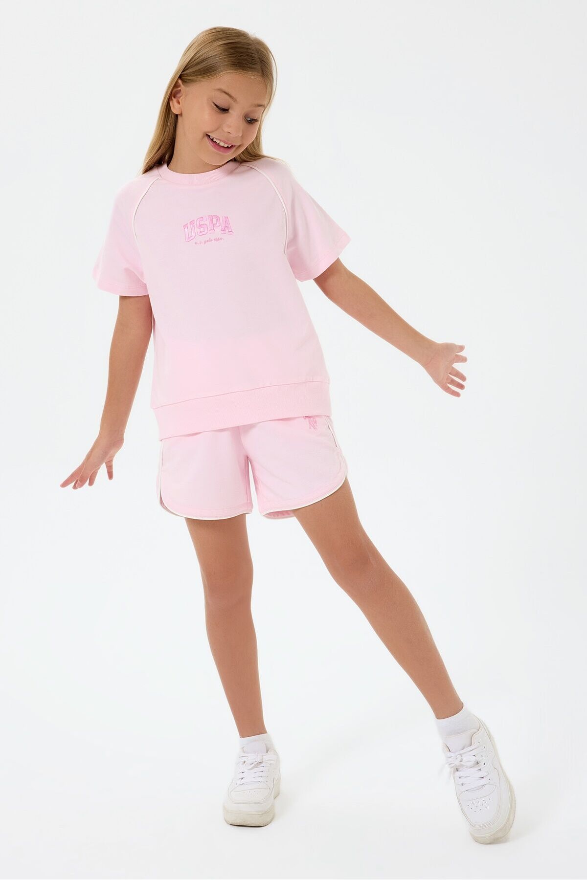 Girls' pink shorts set