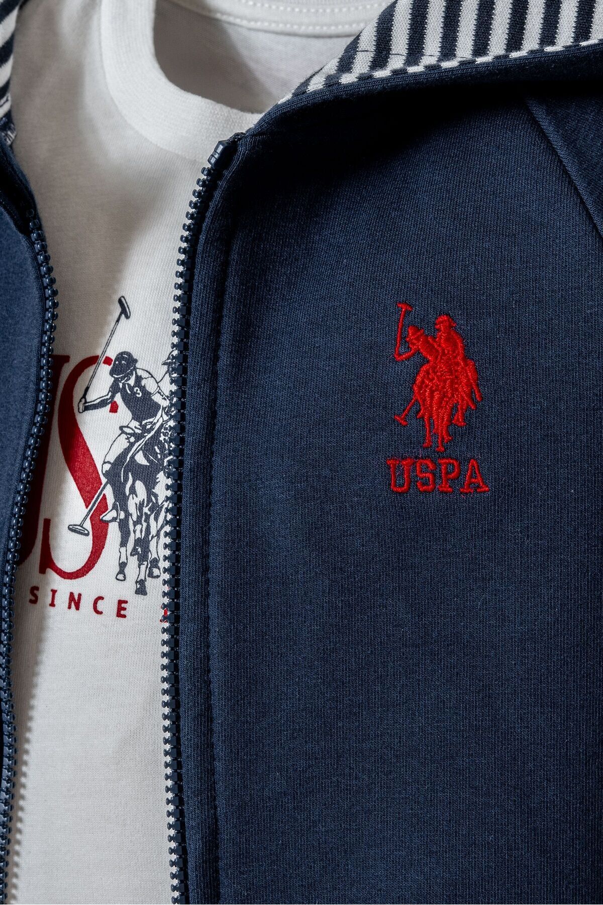 ست سه‌تکه نوزاد پسرانه سرمه‌ای یقه‌زیپ‌دار U.S. Polo Assn. — 2