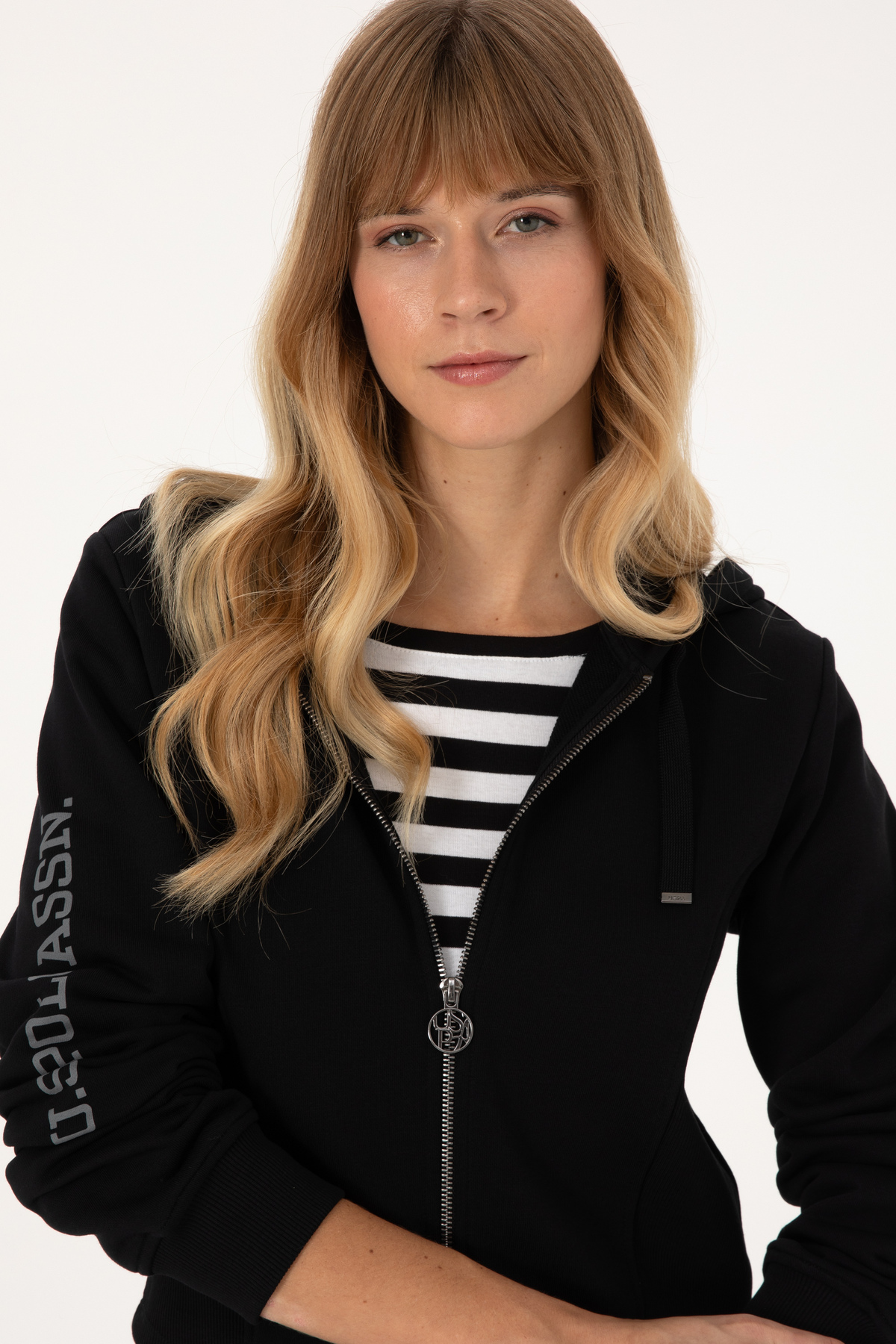 U.S. Polo Assn.  Kadın Siyah Fermuarlı Kapüşonlu Sweatshirt 50314177-VR046 - Görsel 2