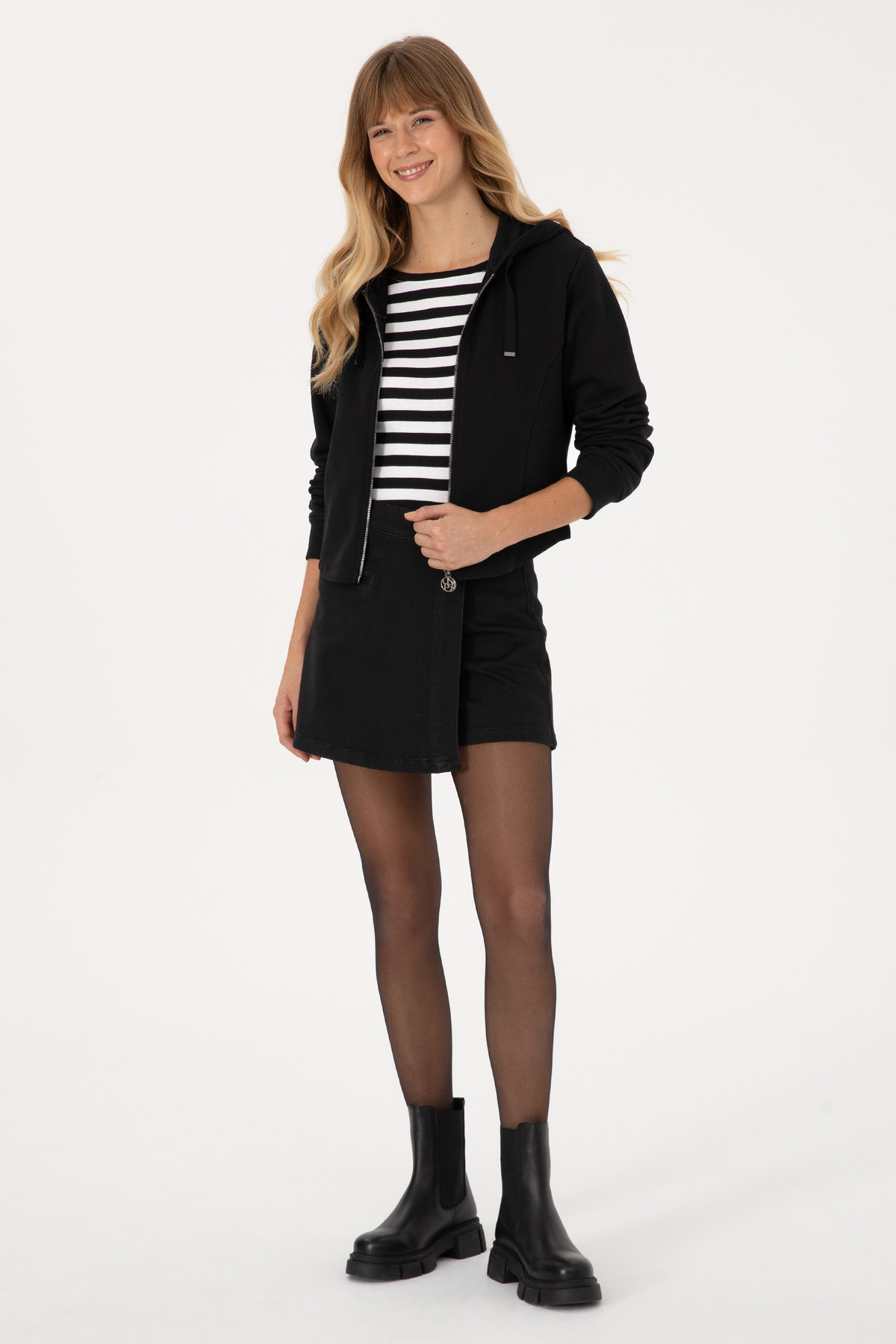 U.S. Polo Assn.  Kadın Siyah Fermuarlı Kapüşonlu Sweatshirt 50314177-VR046 - Görsel 4