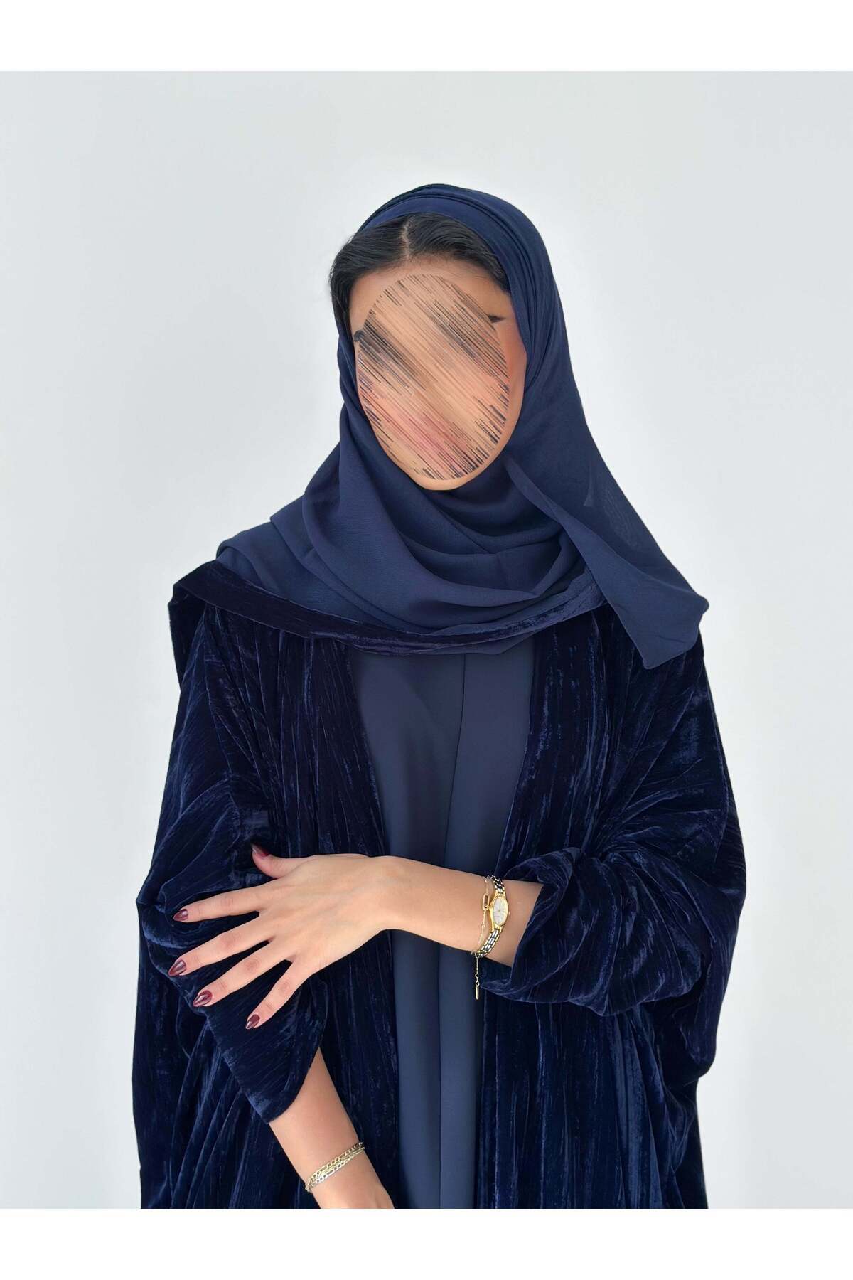 MW1887 - عباية مخمل مع فستان كريب