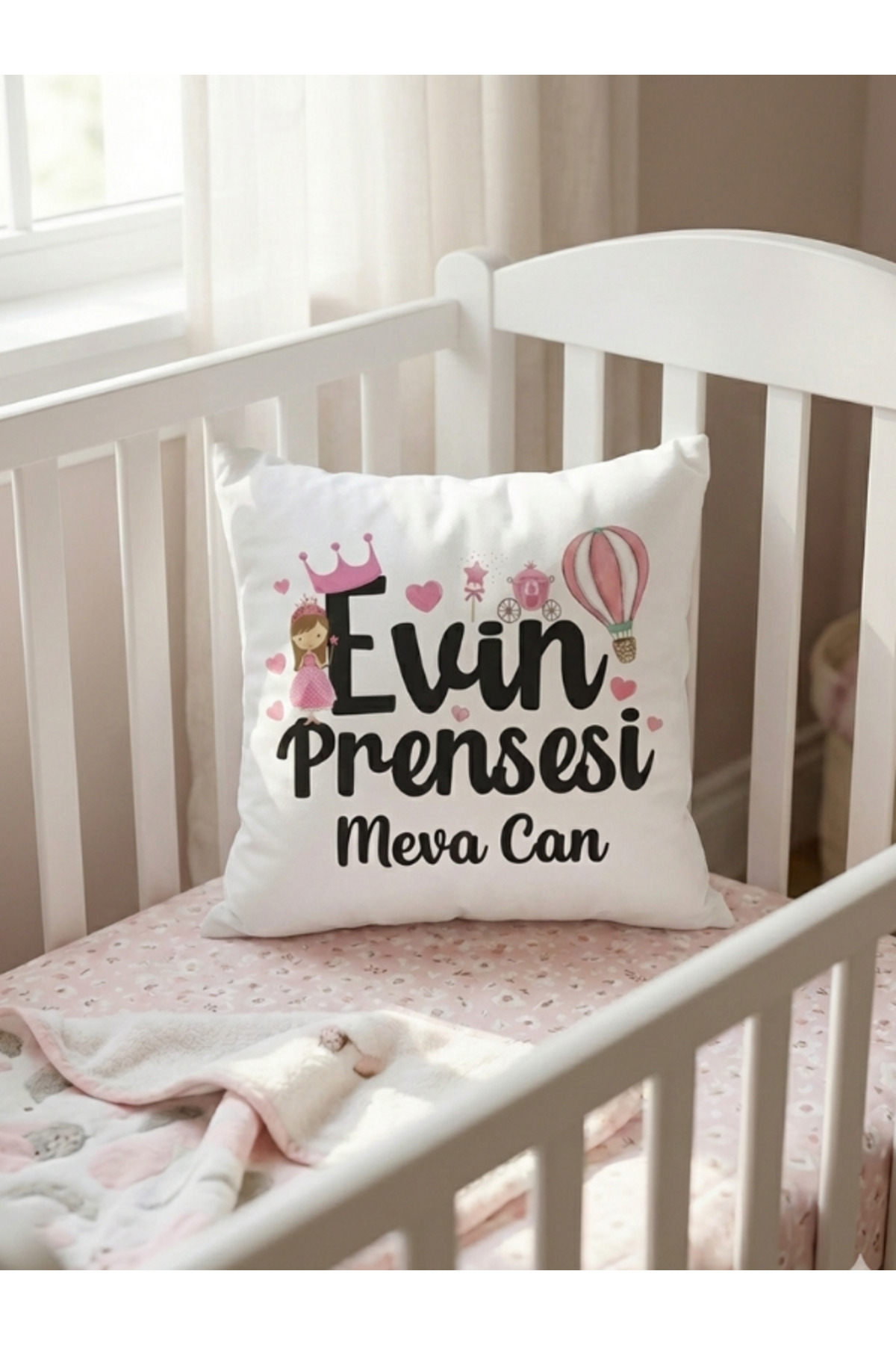 Beyaz Kişiye Özel Resimli Yastık – Fotoğraf ve Yazı Baskılı Özel Tasarım