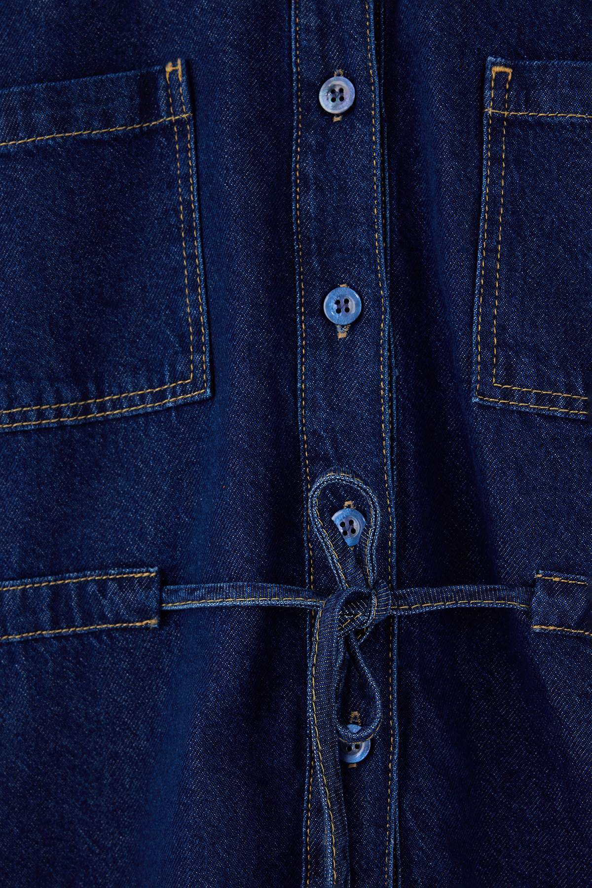 Trendyolmilla  Koyu Mavi Belden Bağlamalı Tencel Karışımlı Denim Gömlek TWOSS26GO00006 - Görsel 7