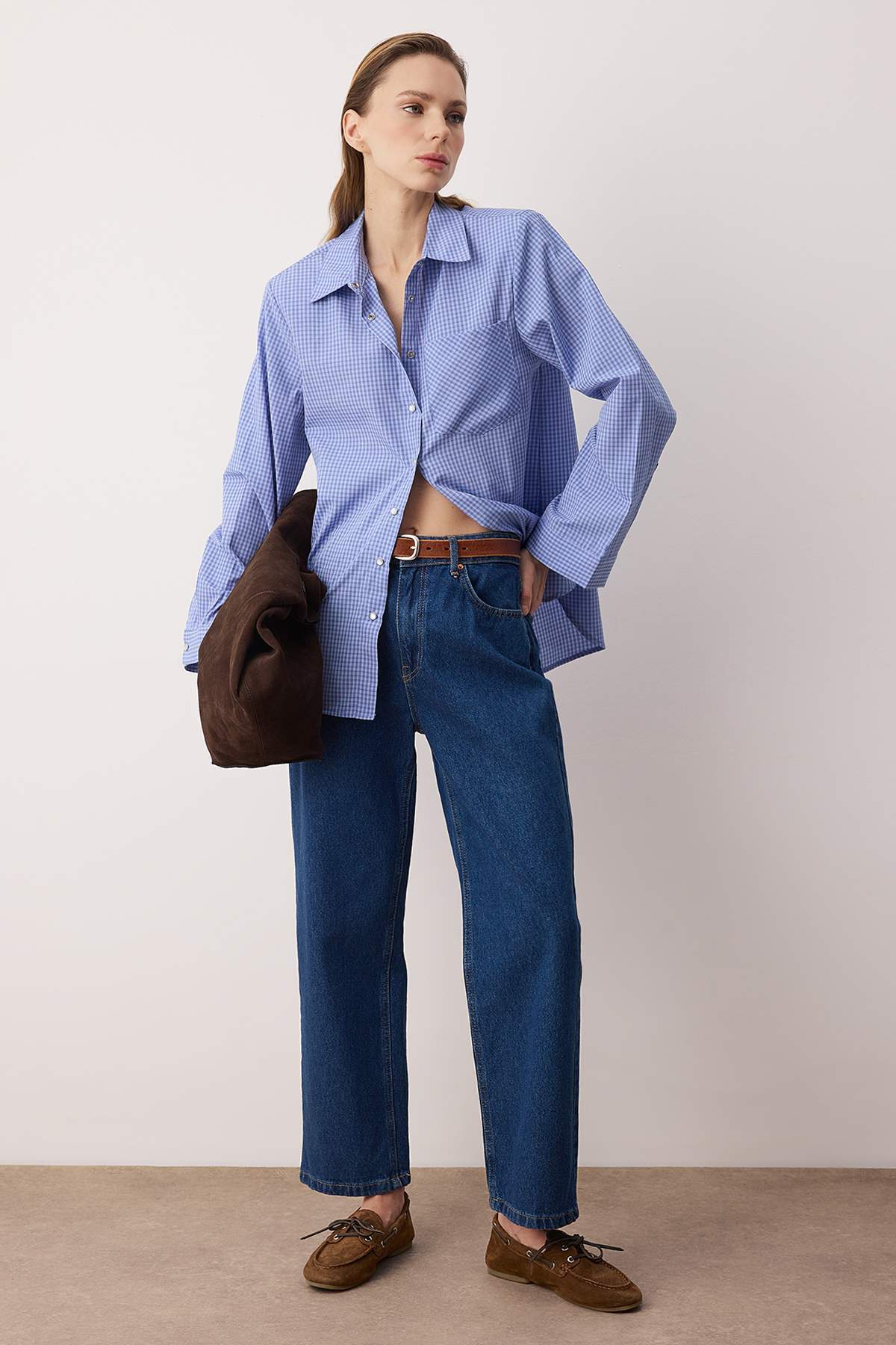 Trendyolmilla  Mavi Kareli Vatkalı Geniş Manşetli Oversize Gömlek TWOAW26GO00127 - Görsel 2