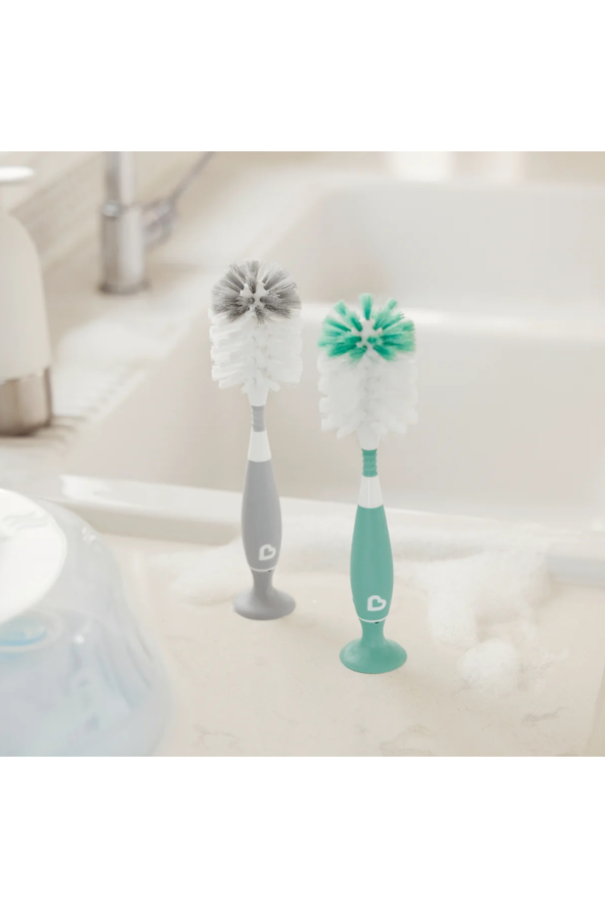 Munchkin Bristle 2’si 1 Arada Biberon ve Şişe Fırçası | Vakumlu Taban | Gri fotoğrafı 4 (önizleme)