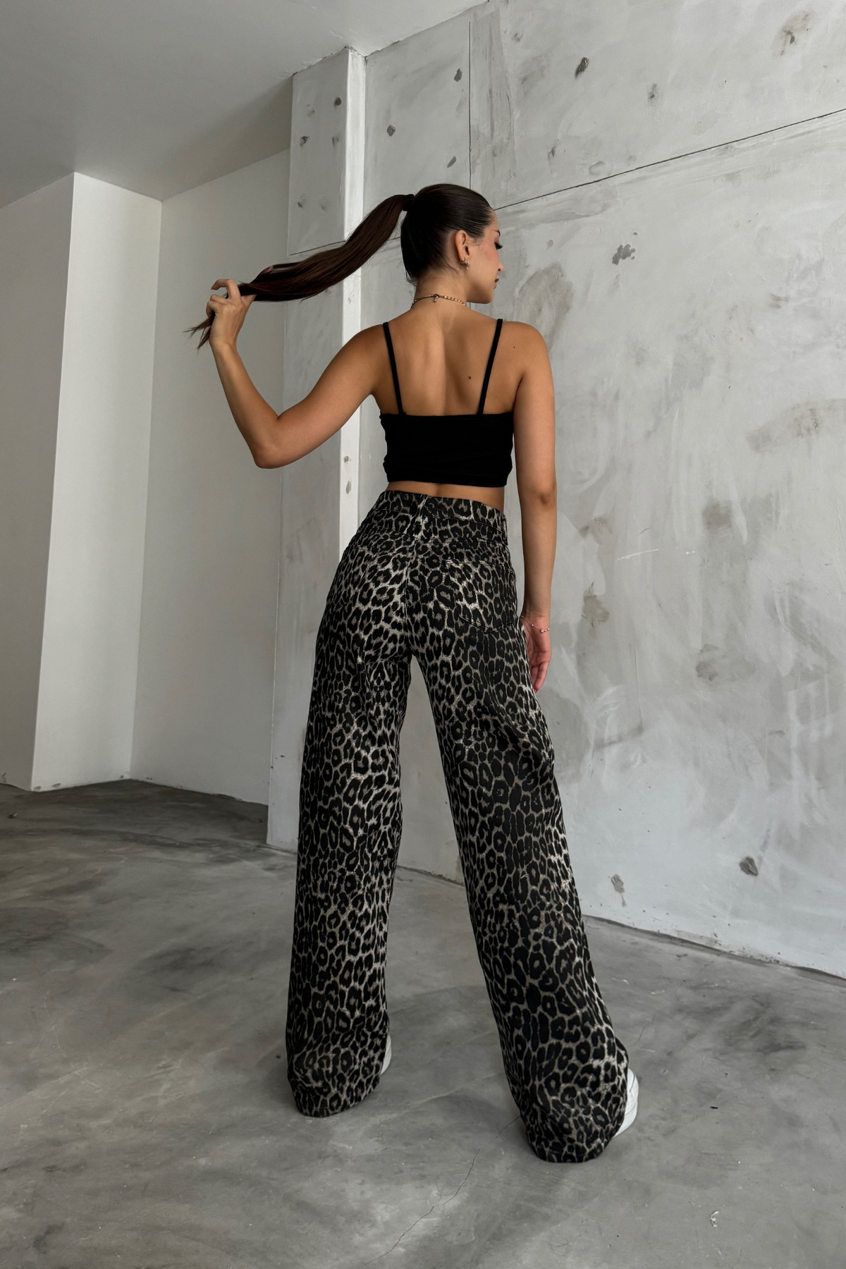 BİKELİFE  Kadın Leopar Desenli Yüksel Bel Geniş Paça Lıkralı Palazzo Pantolon - Görsel 4