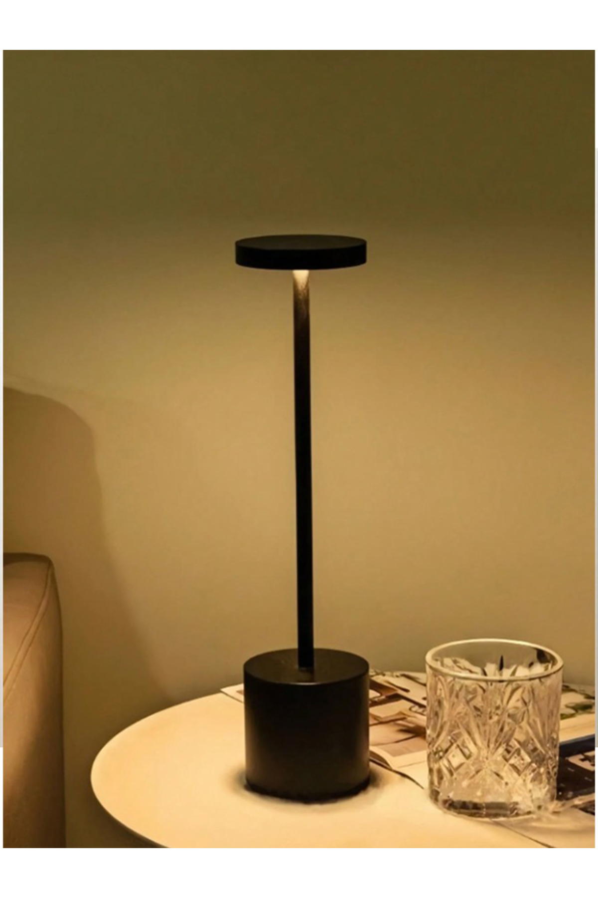 مصباح مكتبي لاسلكي قابل لإعادة الشحن بقوة 3600 مللي أمبير/ساعة، مصباح مكتبي اسود محمول معدني.