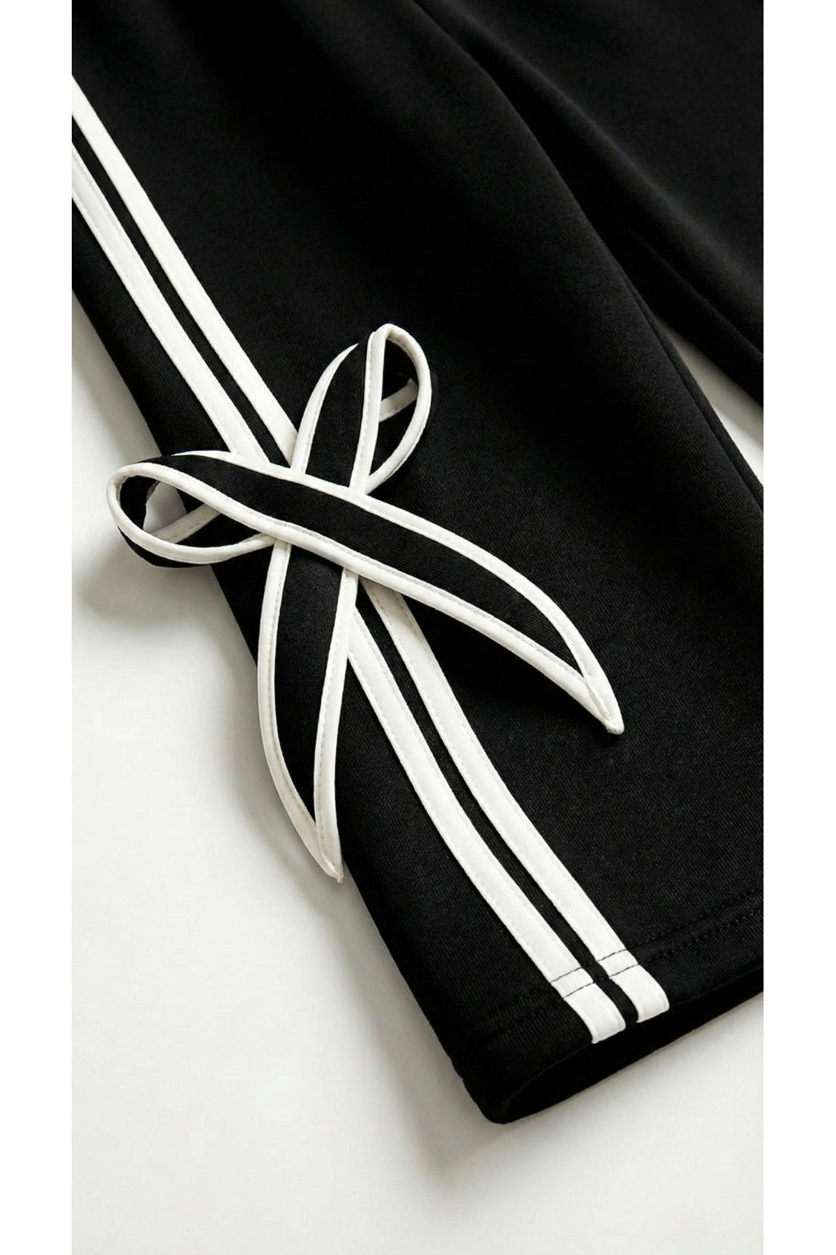 uyguntarz Kız Çocuk Siyah Yanları Şeritli Fiyonk Detaylı İkili Eşofman Takımı (3-12Yaş) fotoğrafı 5 (önizleme)