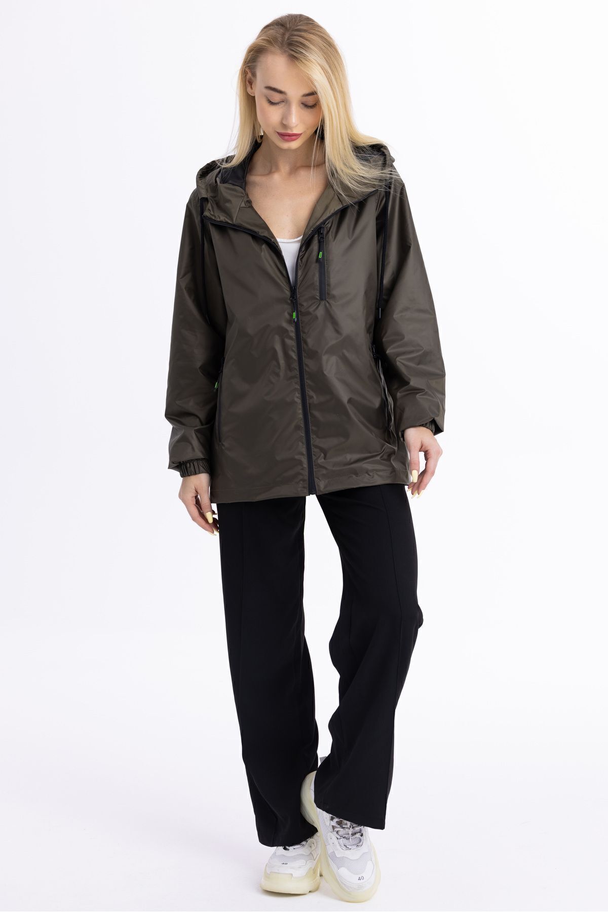 Goccix  Kadın Kapüşonlu Su ve Rüzgar Geçirmez Cepli İçi Astarlı Ultra Hafif Mevsimlik Yağmurluk - Görsel 4