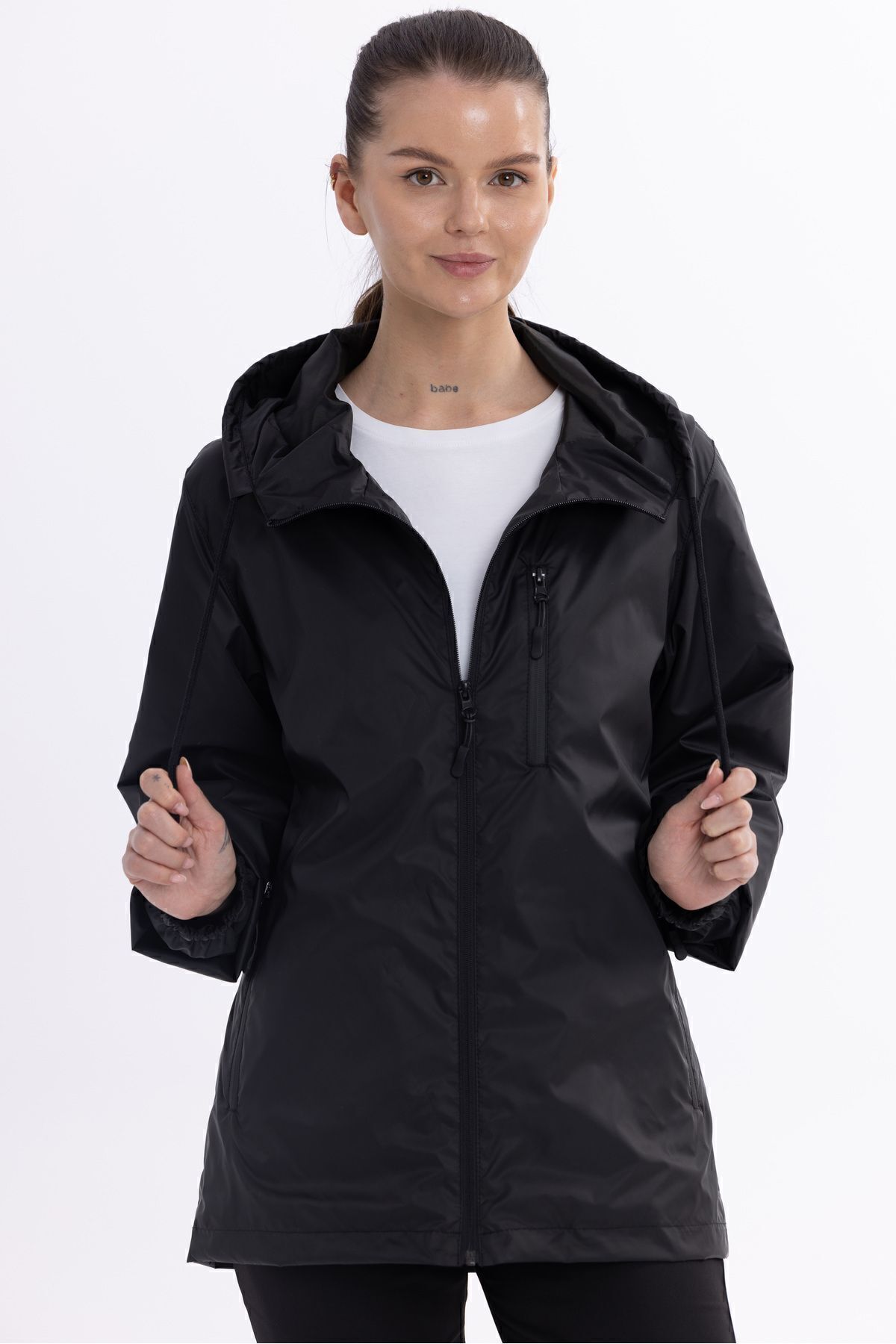 QAWWA  Kadın Kapüşonlu Su ve Rüzgar Geçirmez Cepli İçi Astarlı Ultra Hafif Mevsimlik Yağmurluk