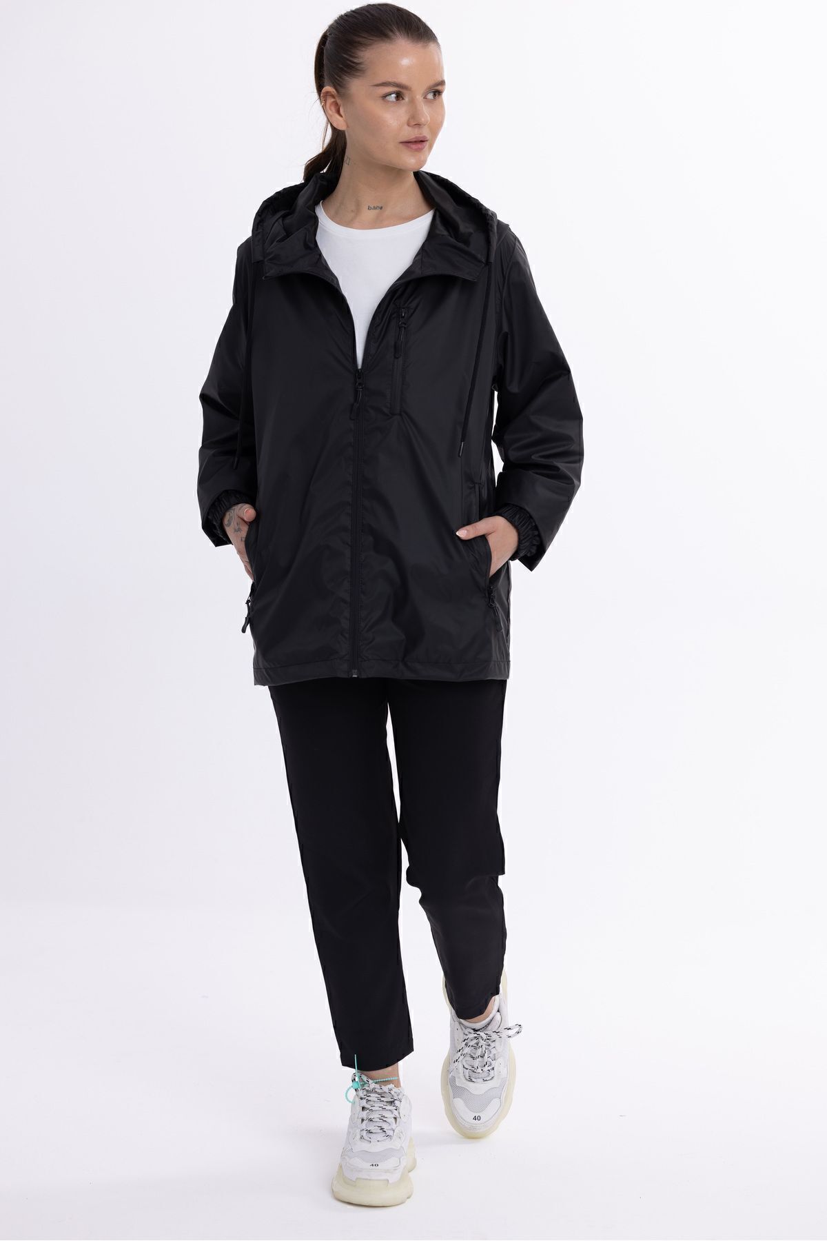 QAWWA  Kadın Kapüşonlu Su ve Rüzgar Geçirmez Cepli İçi Astarlı Ultra Hafif Mevsimlik Yağmurluk - Görsel 3