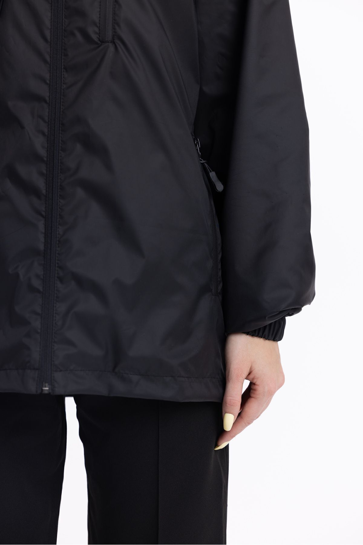 Goccix  Kadın Kapüşonlu Su ve Rüzgar Geçirmez Cepli İçi Astarlı Ultra Hafif Mevsimlik Yağmurluk - Görsel 6