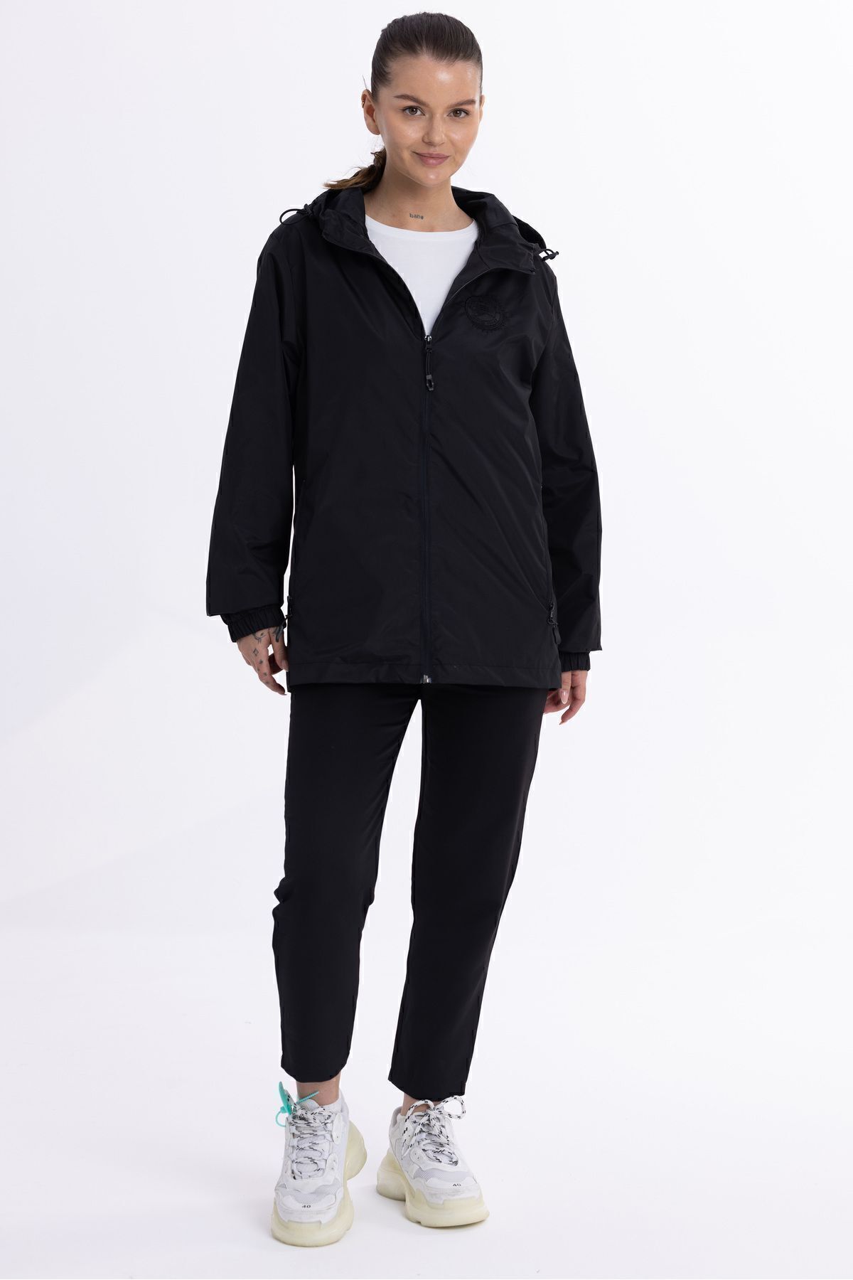 QAWWA  Kadın Kapüşonlu Su ve Rüzgar Geçirmez Cepli İçi Astarlı Ultra Hafif Mevsimlik Yağmurluk - Görsel 5