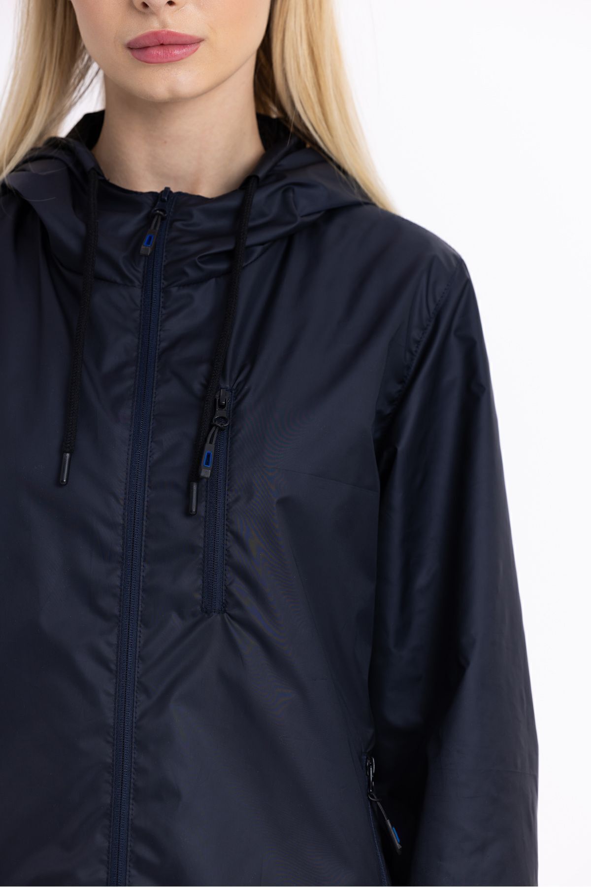 Goccix  Kadın Kapüşonlu Su ve Rüzgar Geçirmez Cepli İçi Astarlı Ultra Hafif Mevsimlik Yağmurluk - Görsel 5