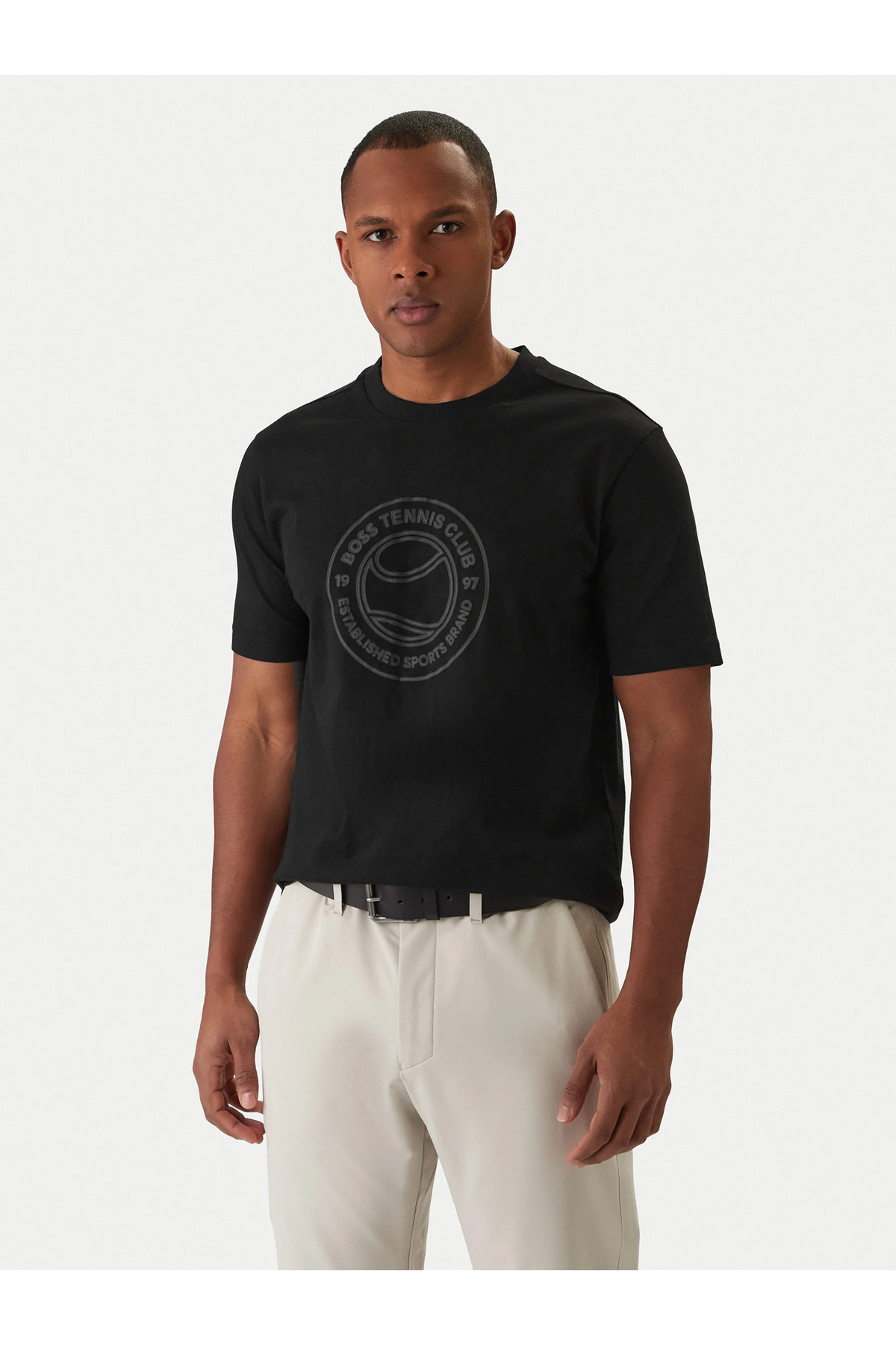 باس تی‌شرت آستین کوتاه چاپی مردانه یقه گرد معمولی فیت مشکی ۵۰۵۵۳۶۴۸-۰۰۱