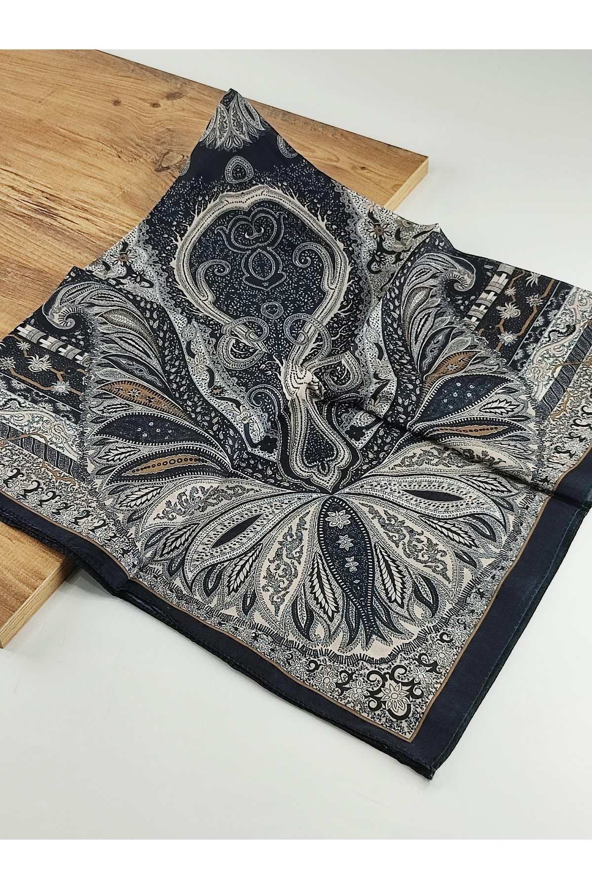 Siyah Bej Serisi Desenli Dijital Elegance Pamuklu Eşarp Yazma SNM1053-11