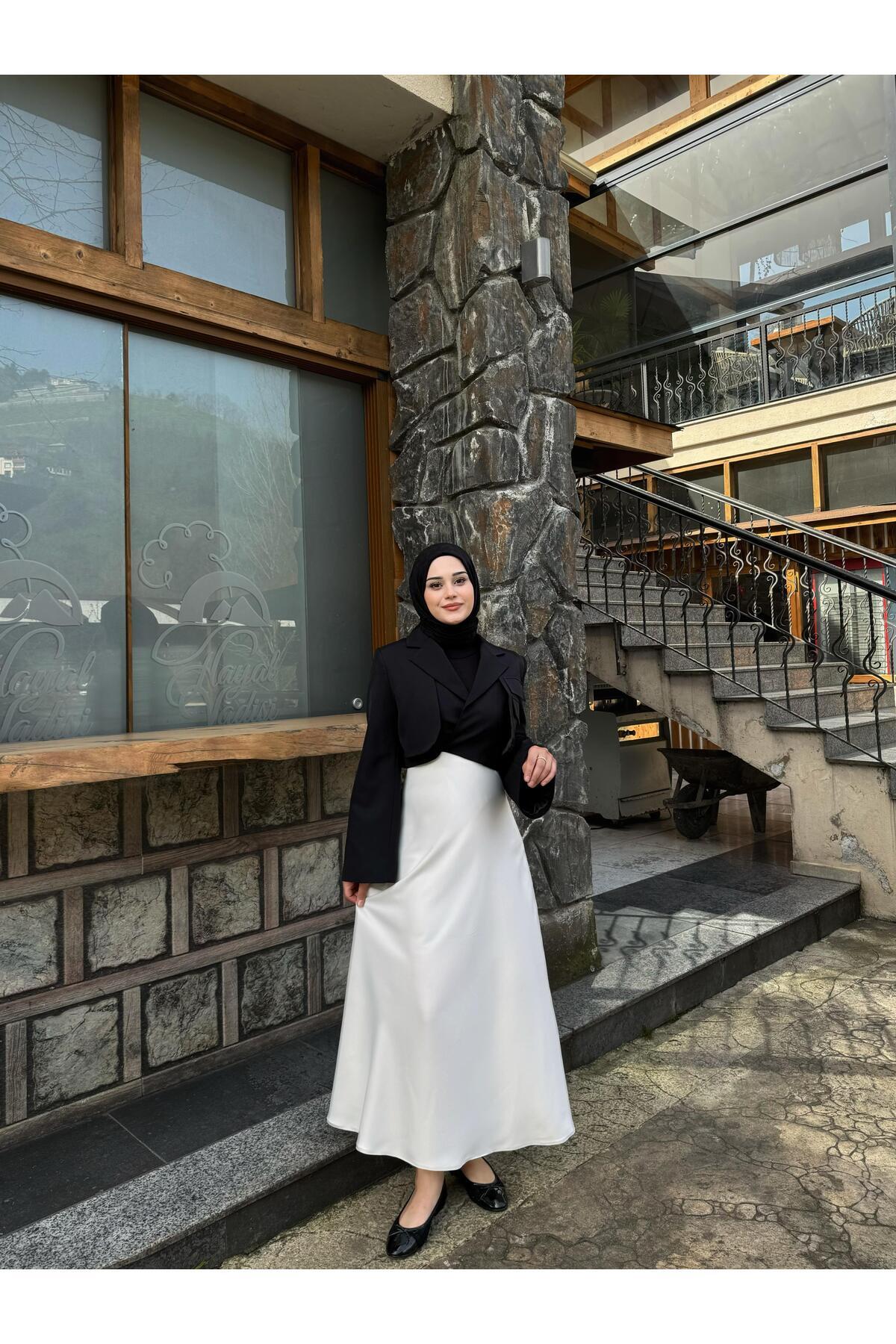 By Atelier  Beyaz Kloş Saten Etek