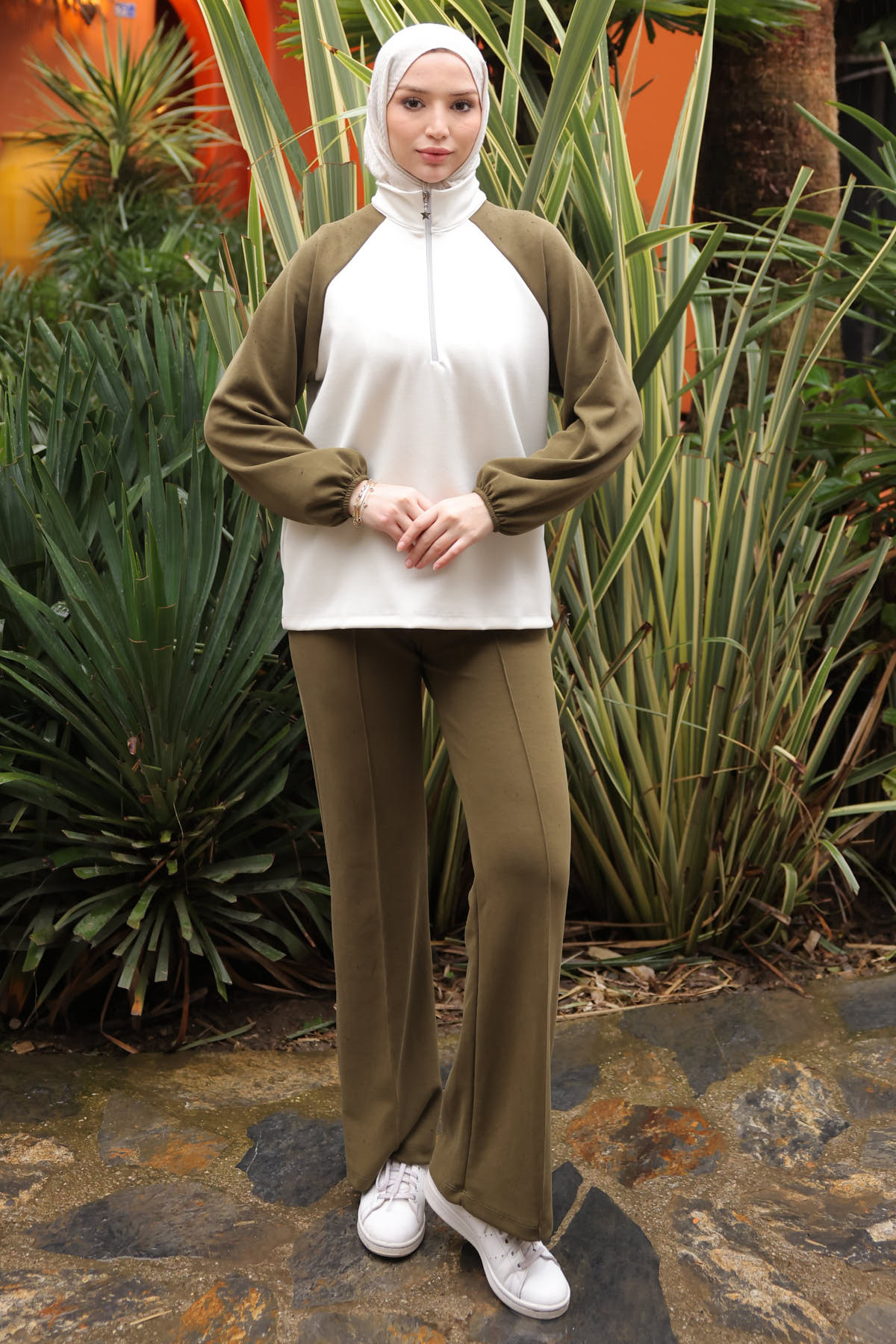 Light Khaki Zippered Garnish Sweat Pants Set
