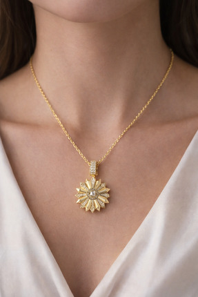 EG JEWELRY Güneş Figürlü Taş Detaylı Şık Kolye
