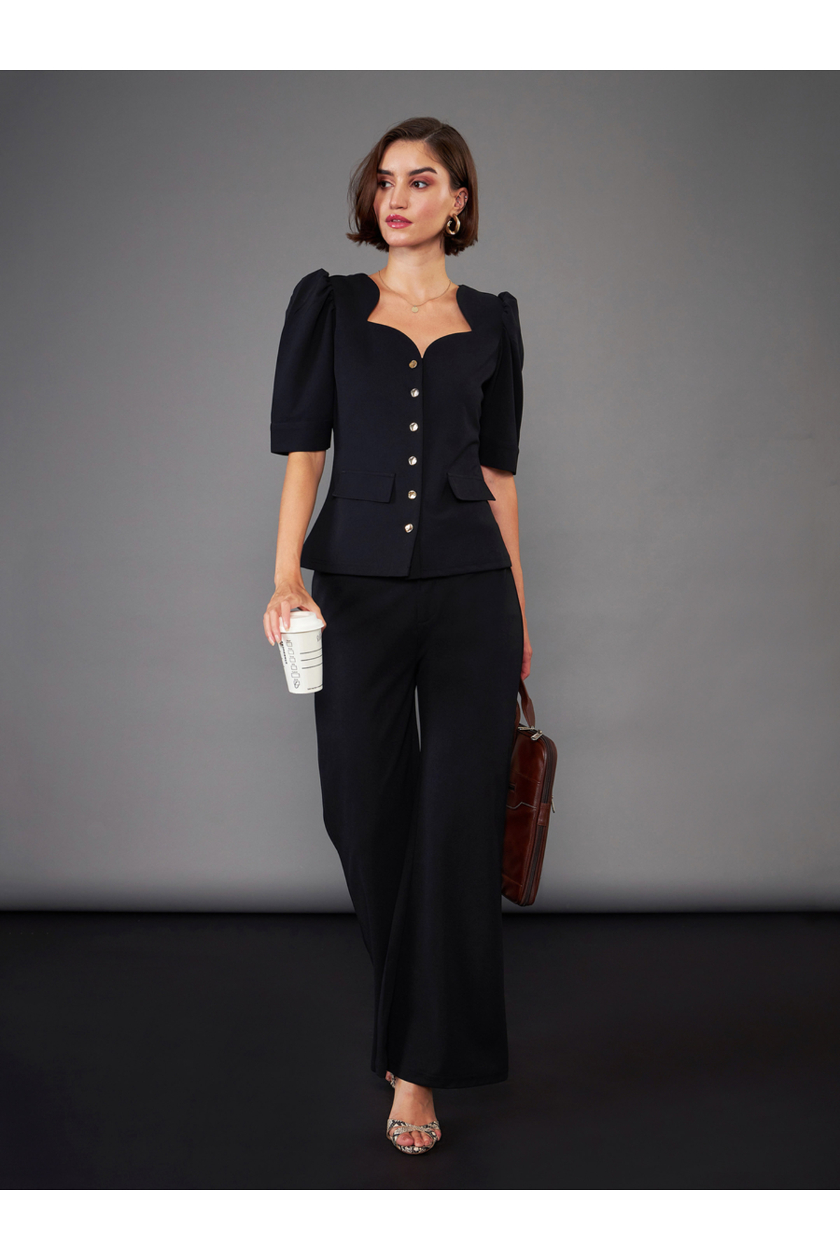 Sassafras By Styli طقم مكون من بلوزة بأكمام منفوخة وبنطال واسع من الأسفل