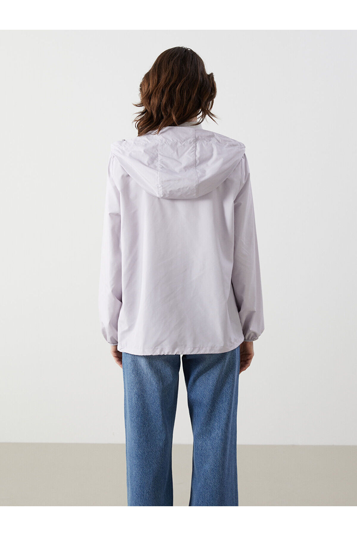 LC Waikiki  Seray Yeni Sezon Kapüşonlu Kadın Yağmurluk - Görsel 5