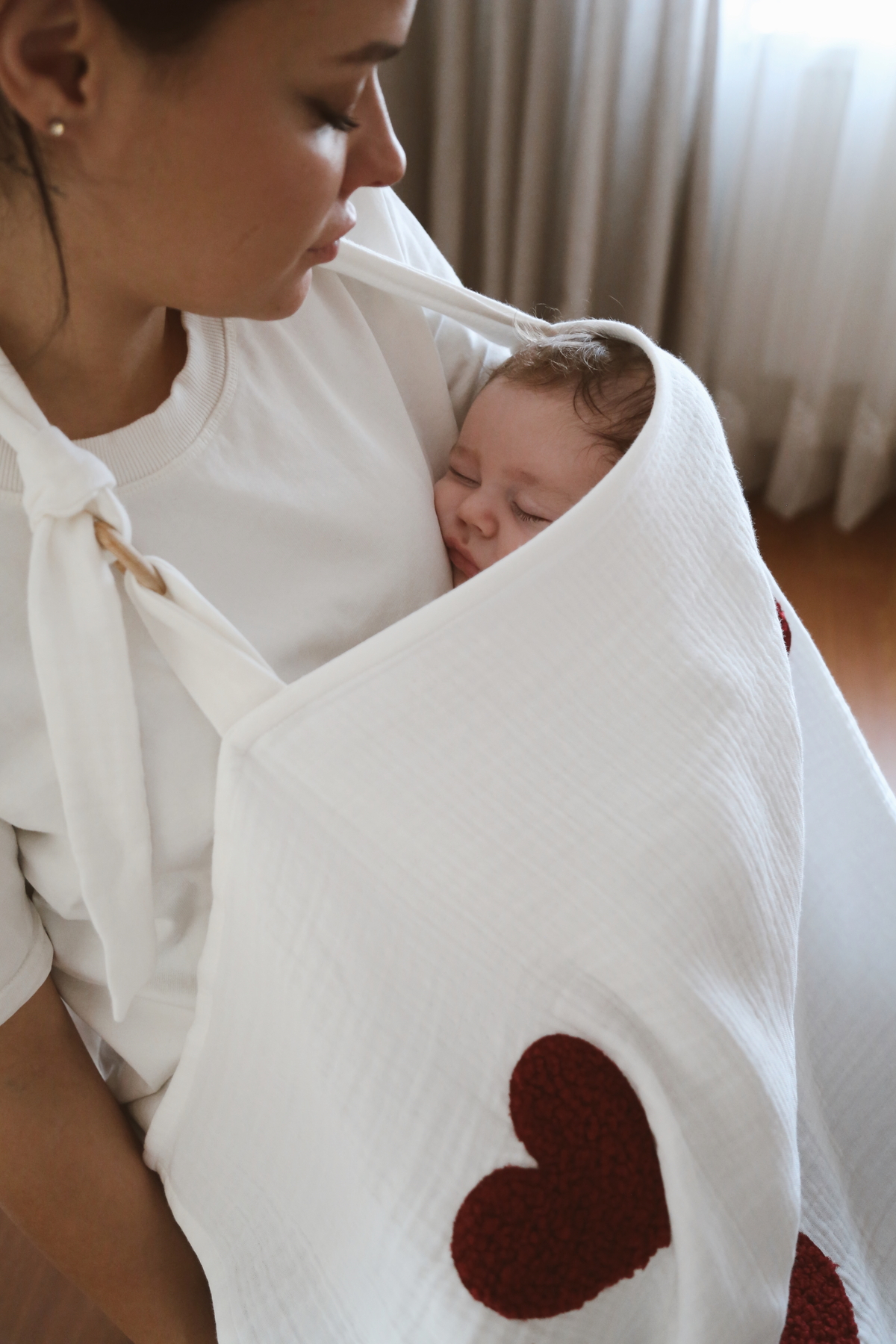 dery baby TAŞIMAK SİHİRDİR DERY BABY DÖRT KAT MÜSLİN TEDDY KIRMIZI KALP EMZİRME ÖNLÜĞÜ fotoğrafı 3 (önizleme)