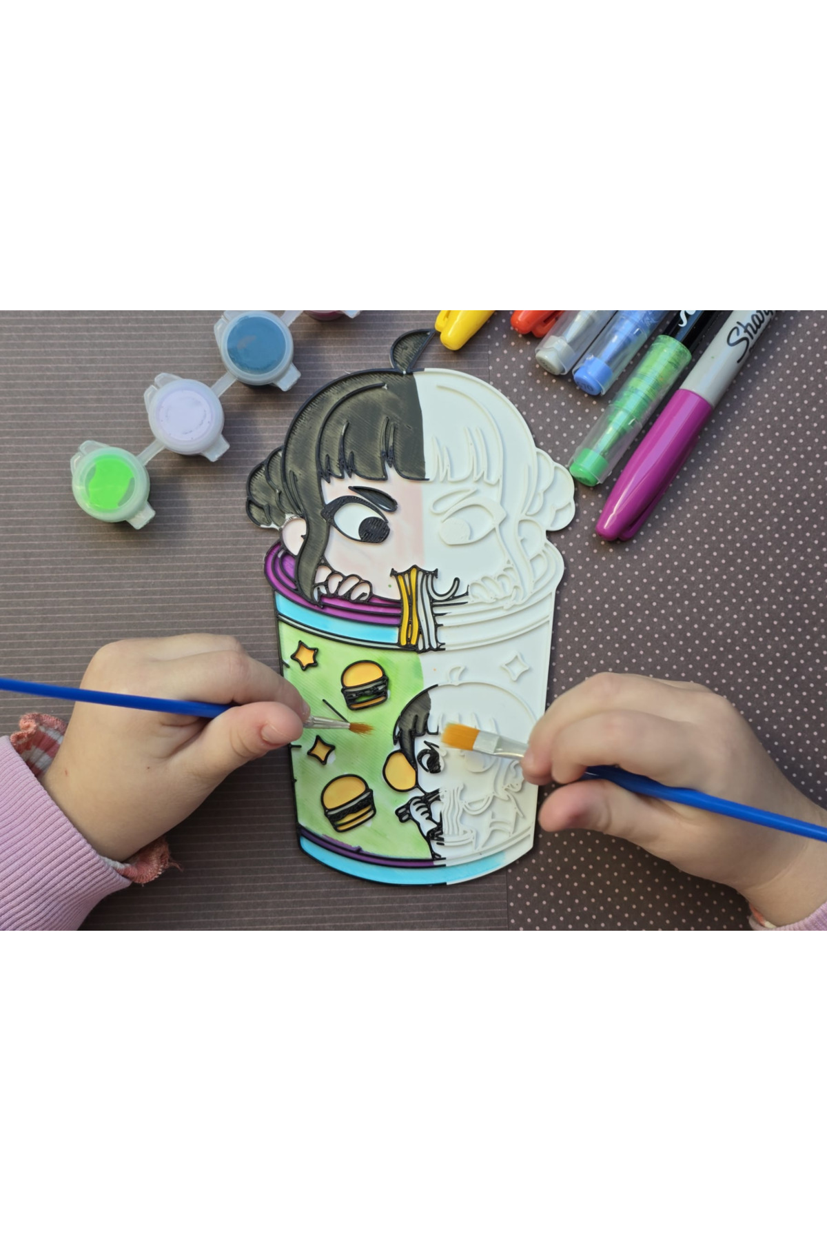 زویی نوودلز می‌خورد، نقاشی سه‌تکه ۱۷ سانتی‌متری، رنگ‌ها شامل نمی‌شوند، قابل استفاده روی دیوارها و میزها