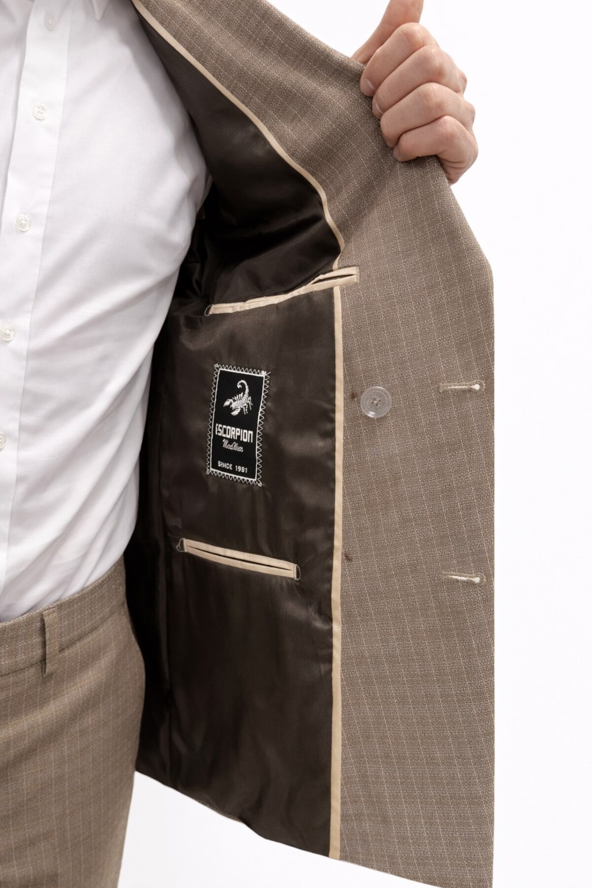 Plus Scorpion  Erkek Kruvaze Slim Fit Takım Elbise – 4 Düğmeli, Sivri Yaka, Çift Yırtmaçlı Şık Tasarım - Görsel 6