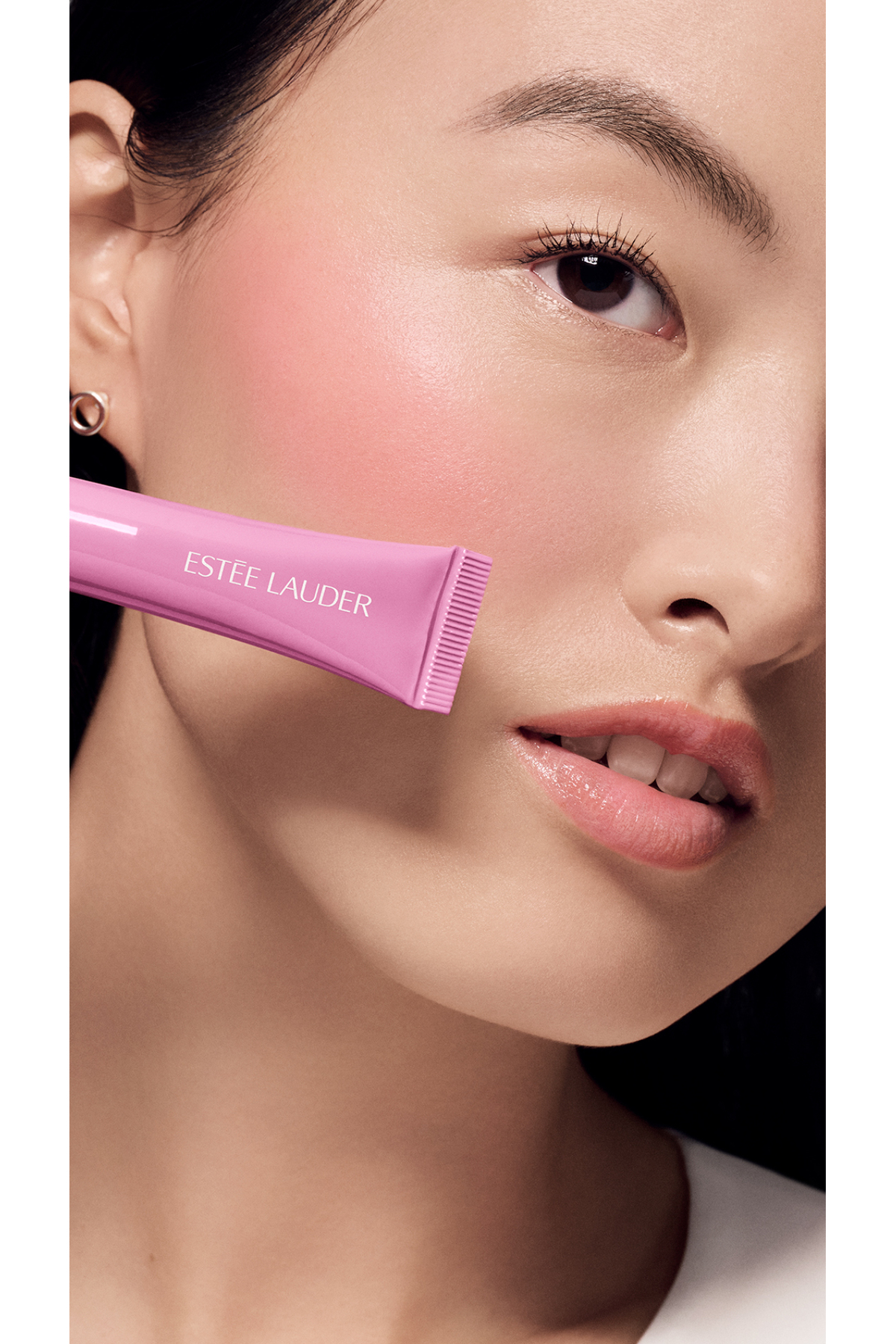 رژگونه مایع Futurist Blushmaker Dewy Cheek Tint - رنگ: با ناز آشنا شوید — عکس ۱۳۸۰۱۹ — تصویر 2 از 5