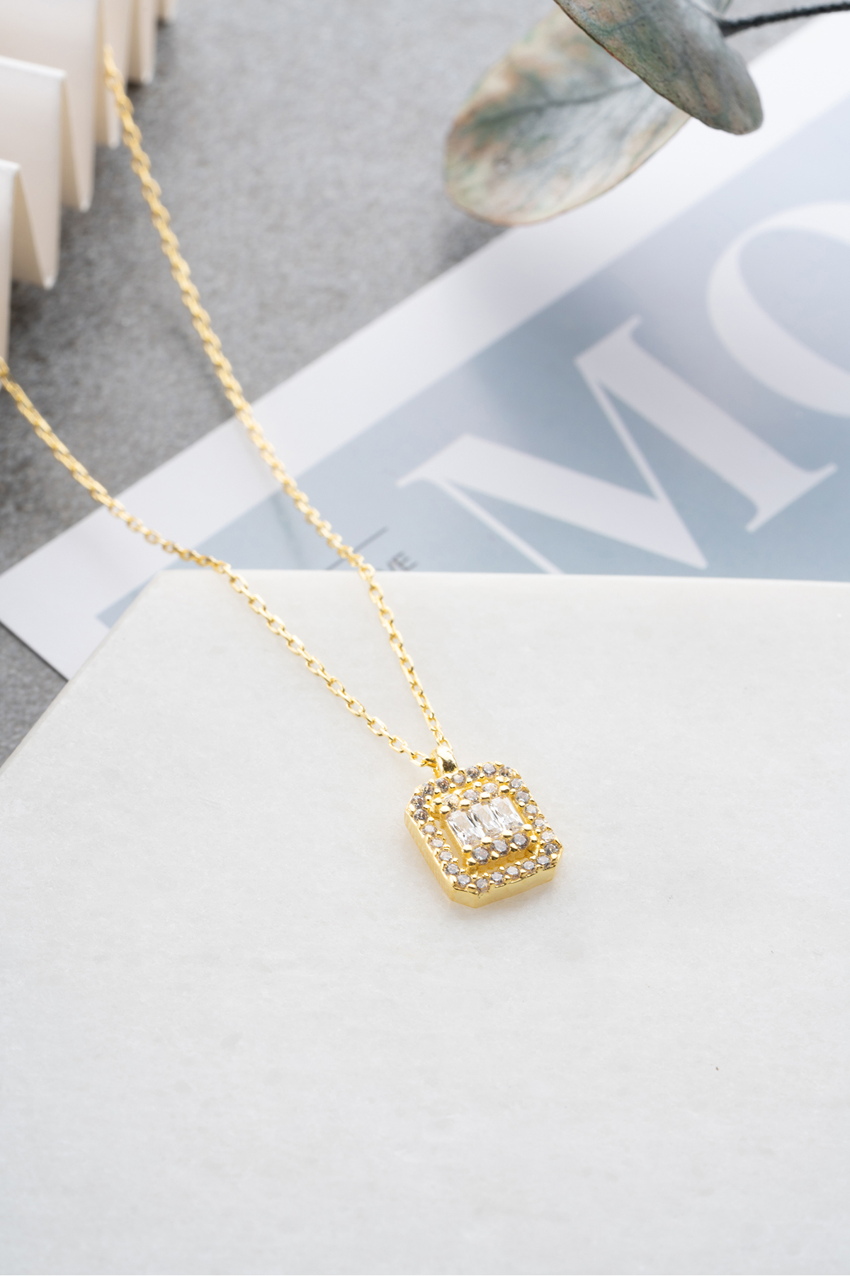Nereze 925 Ayar Gümüş Gold Baget Zirkon Taşlı Tektaş Kolye görsel 3