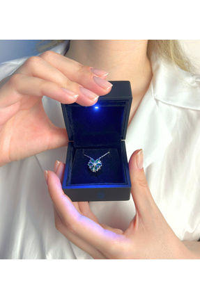 Şimal Silver 925 Ayar Gümüş Zümrüt Yeşili Mıknatıslı Manolya Kolye