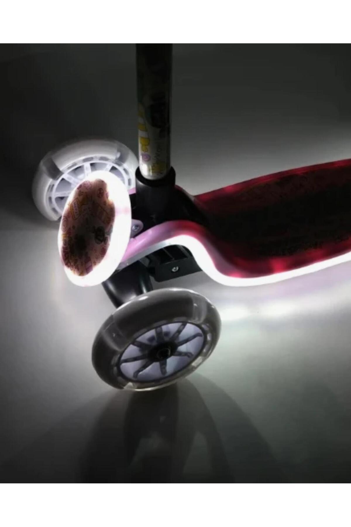 Vardem Işıklı Sevimli Sticker’lı Scooter fotoğrafı 2 (önizleme)