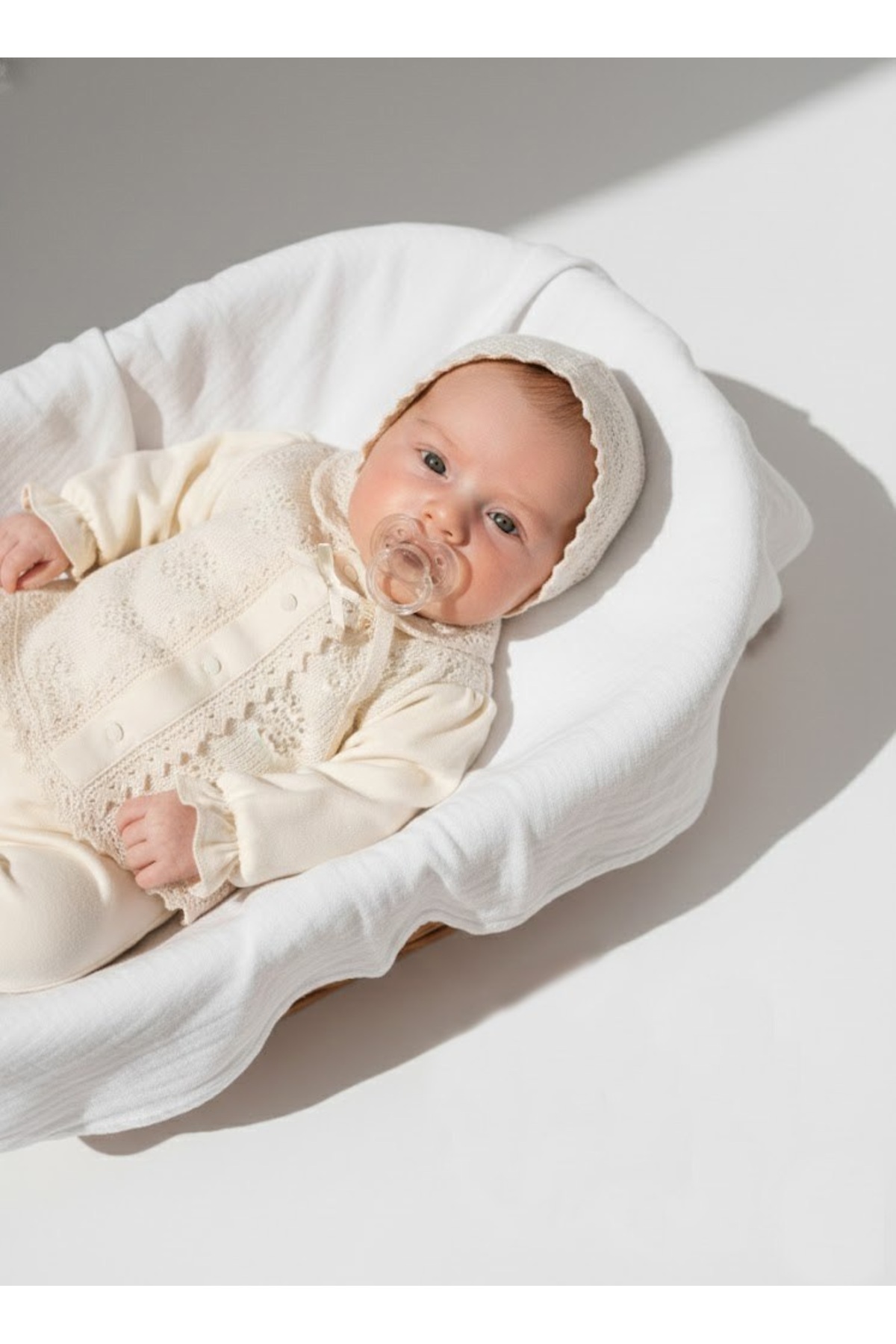 minicayzen Kız bebek hastane çıkışı dantel detaylı bej renk takım 5 parça özel tasarım fotoğrafı 4 (önizleme)