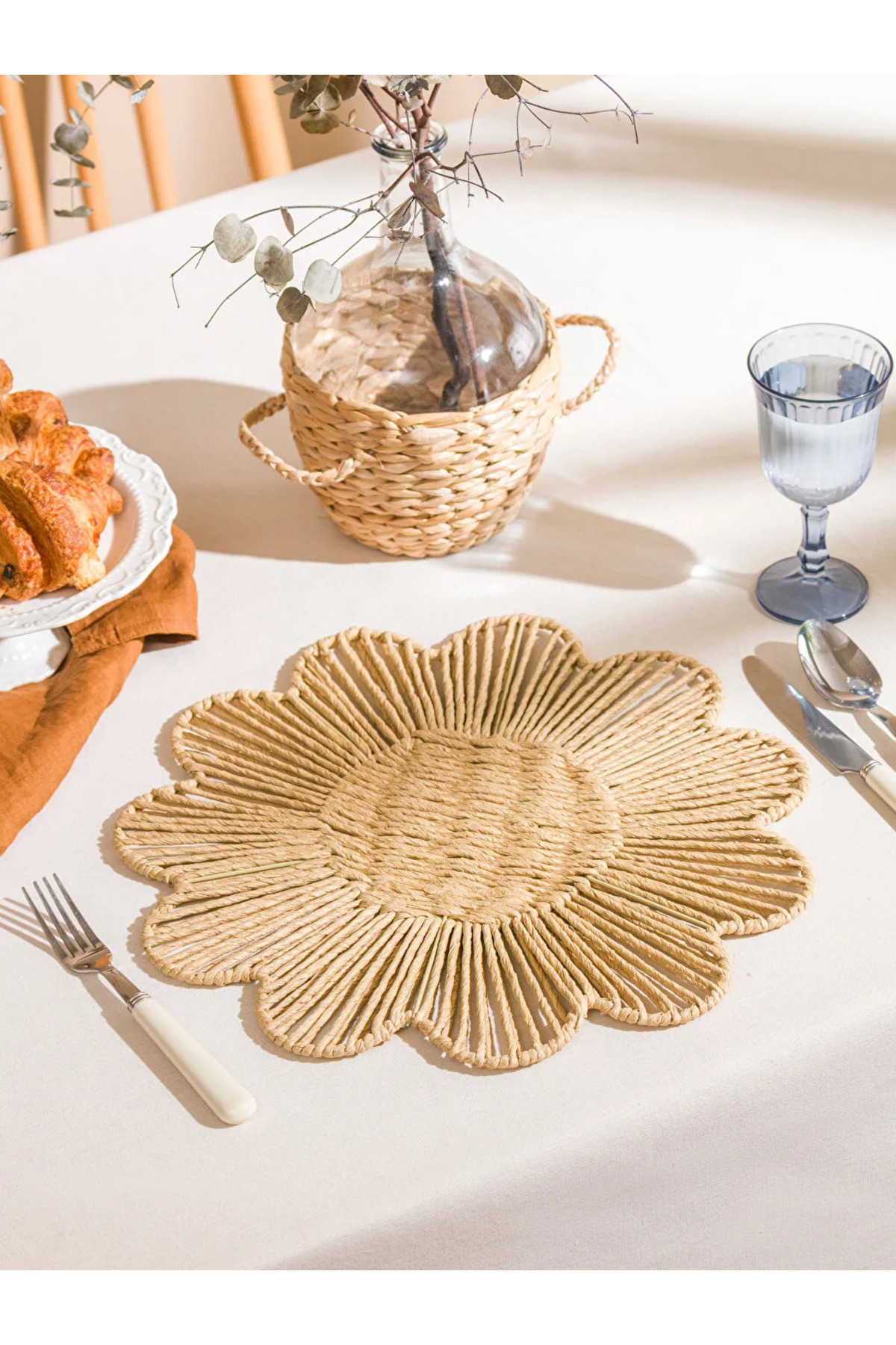 زیر بشقابی حصیری طرح گل به رنگ بژ ۳۸ سانتی‌متر LCW HOME