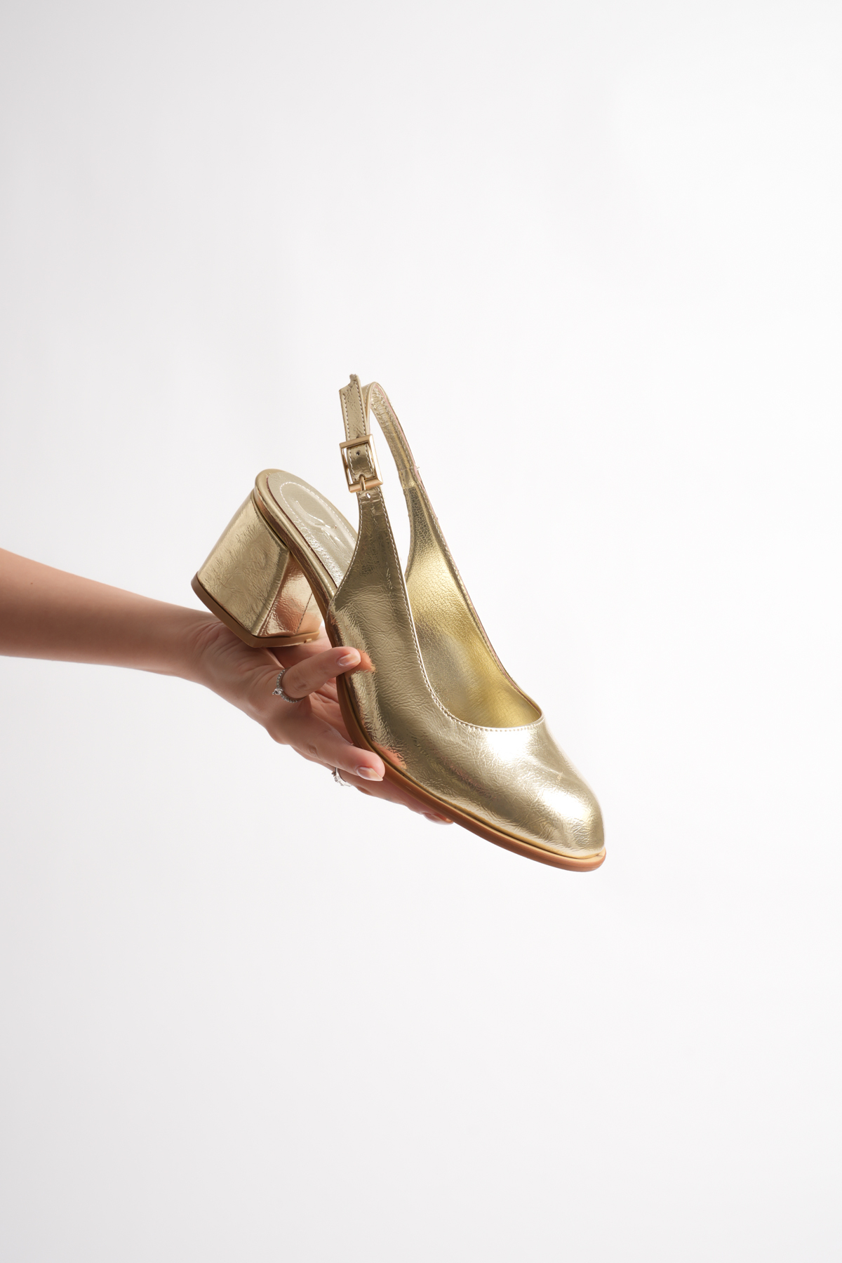 OLEDİMARE  Günlük Kullanım Arkası Açık Toka Detaylı Kadın Klasik Topuklu ALTIN Rengi Ayakkabı - Görsel 2