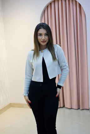 Elzem Boutique Krem Peluş Manşet Detaylı Triko Hırka