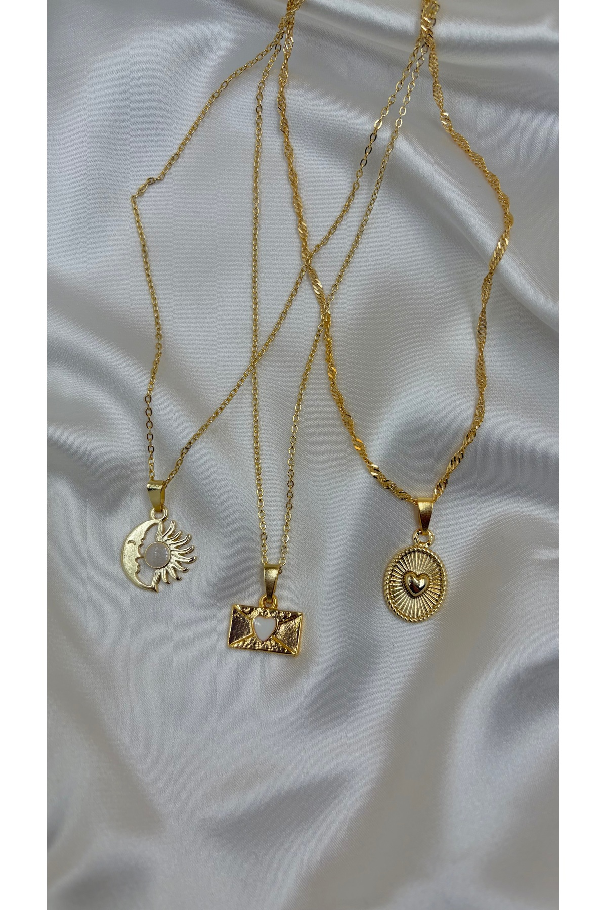 Eylülün Takısı  Kadın Gold Renk 3’lü Kalpli Kolye