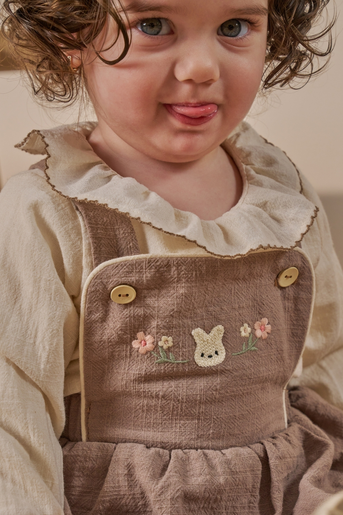 Minipodyum Gömlekli Nakış Detaylı Bayramlık Kız Bebek Salopet Elbise fotoğrafı 5 (önizleme)