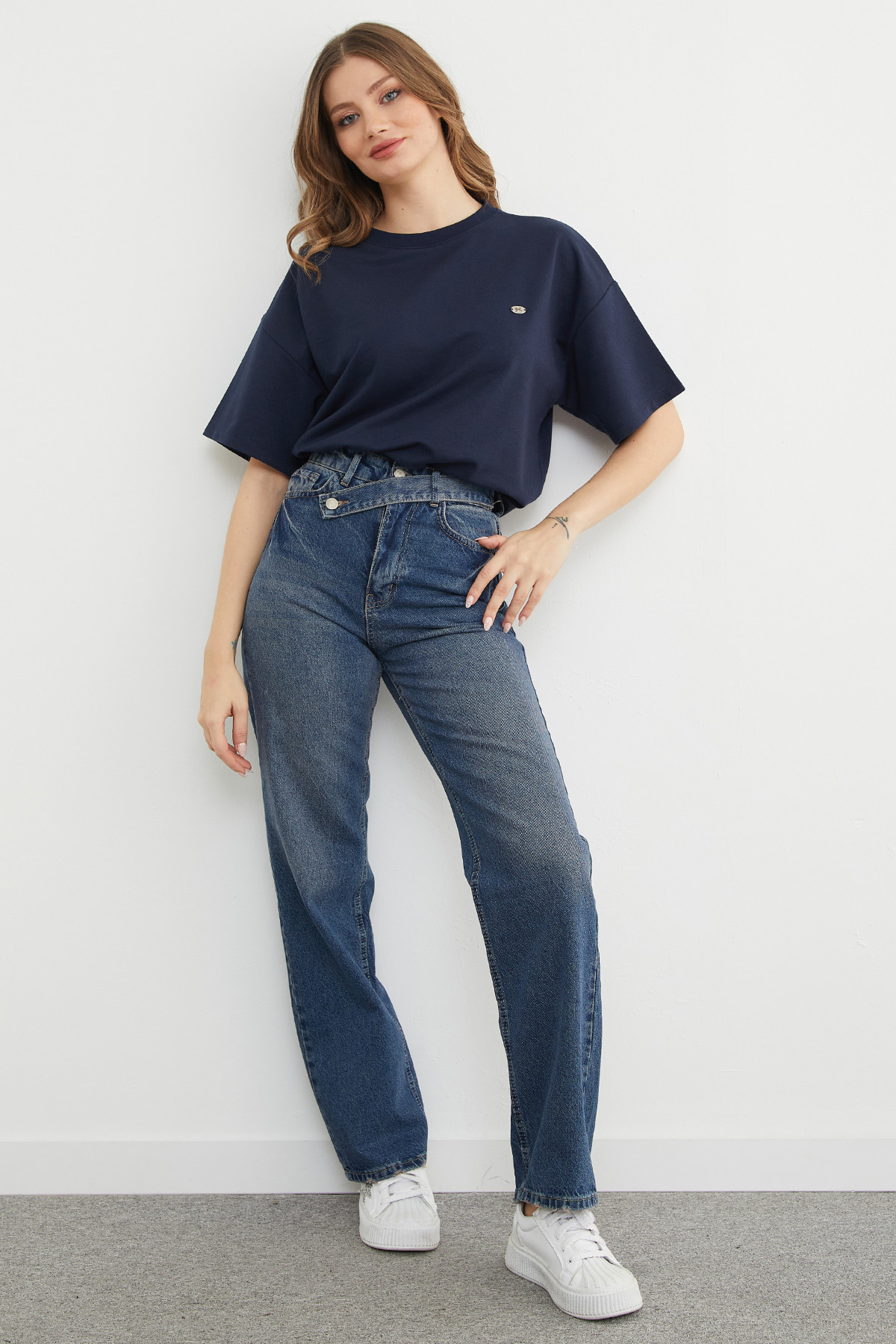 Fullamoda  Fiyonk Aksesuarlı Bisiklet Yaka Oversize Tişört - Görsel 2