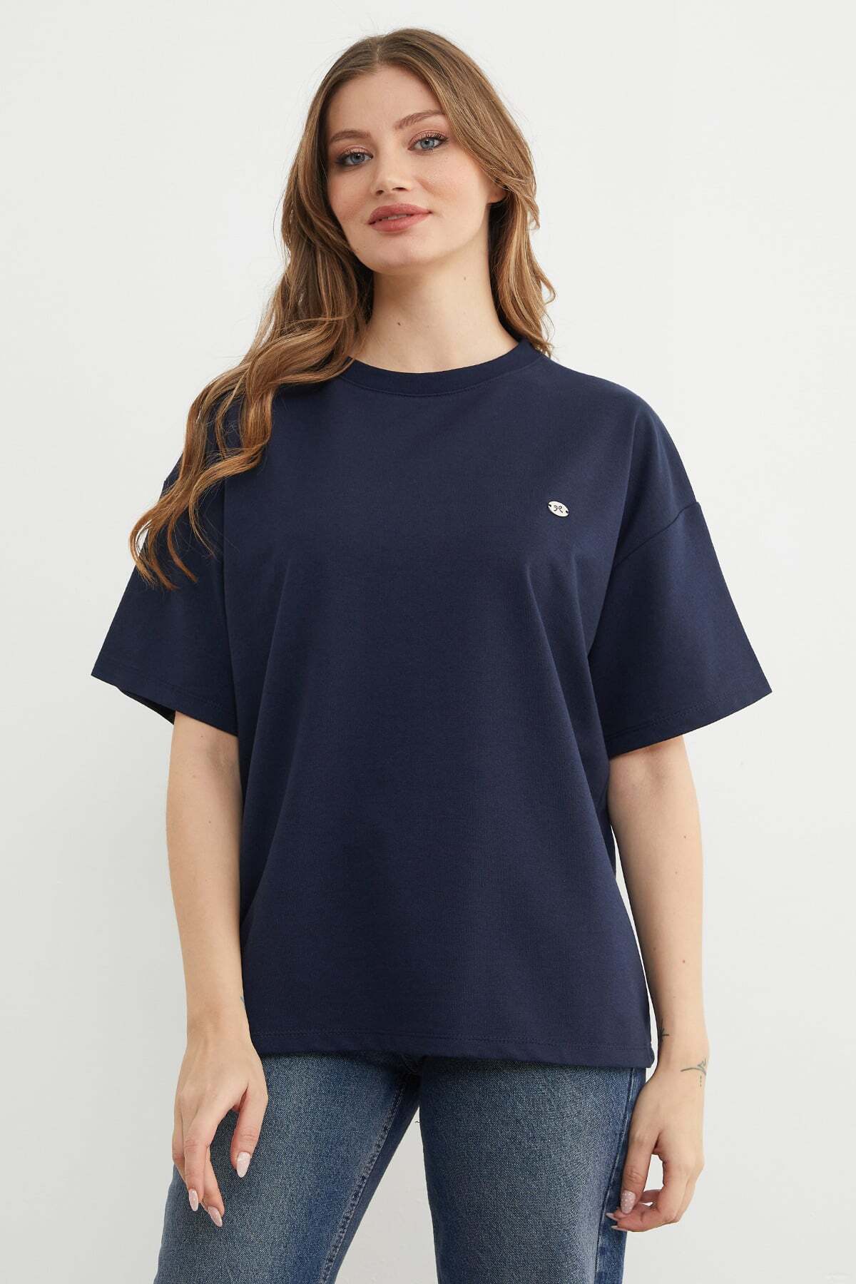 Fullamoda  Fiyonk Aksesuarlı Bisiklet Yaka Oversize Tişört - Görsel 4