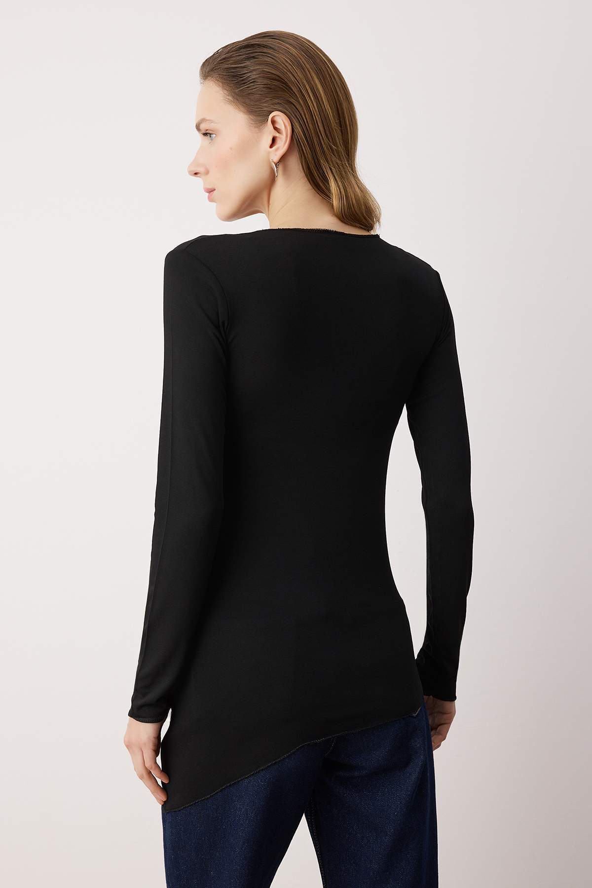 Trendyolmilla  Siyah Asimetrik Uzun Kollu Yumuşak Örme Bluz TWOAW26BZ00364 - Görsel 4